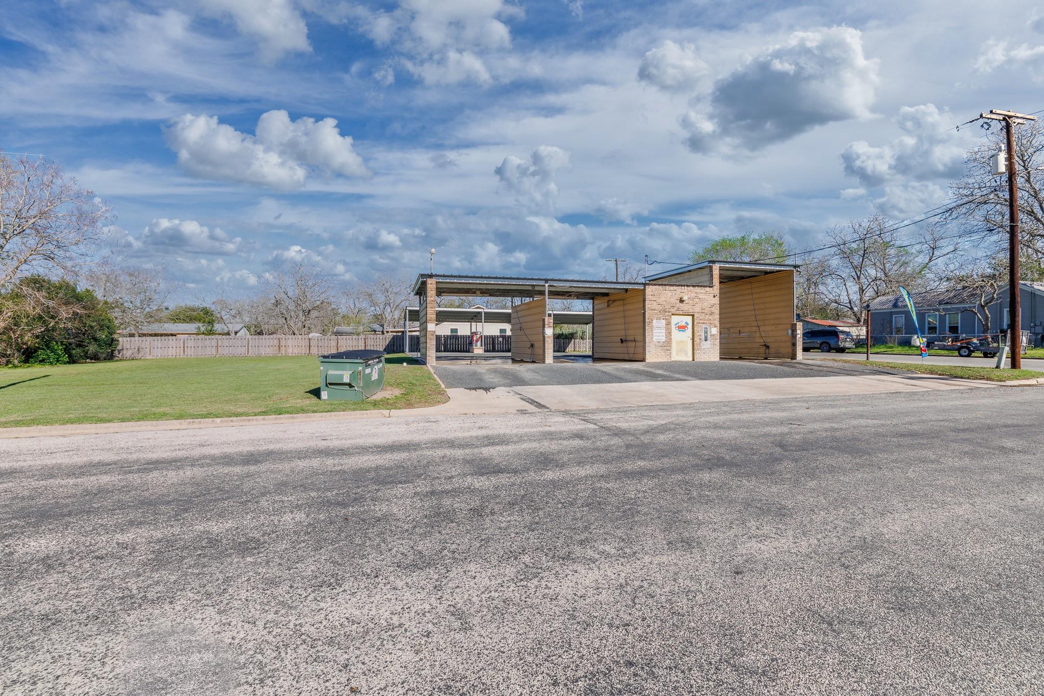 806 N Avenue G, Shiner, TX 77984