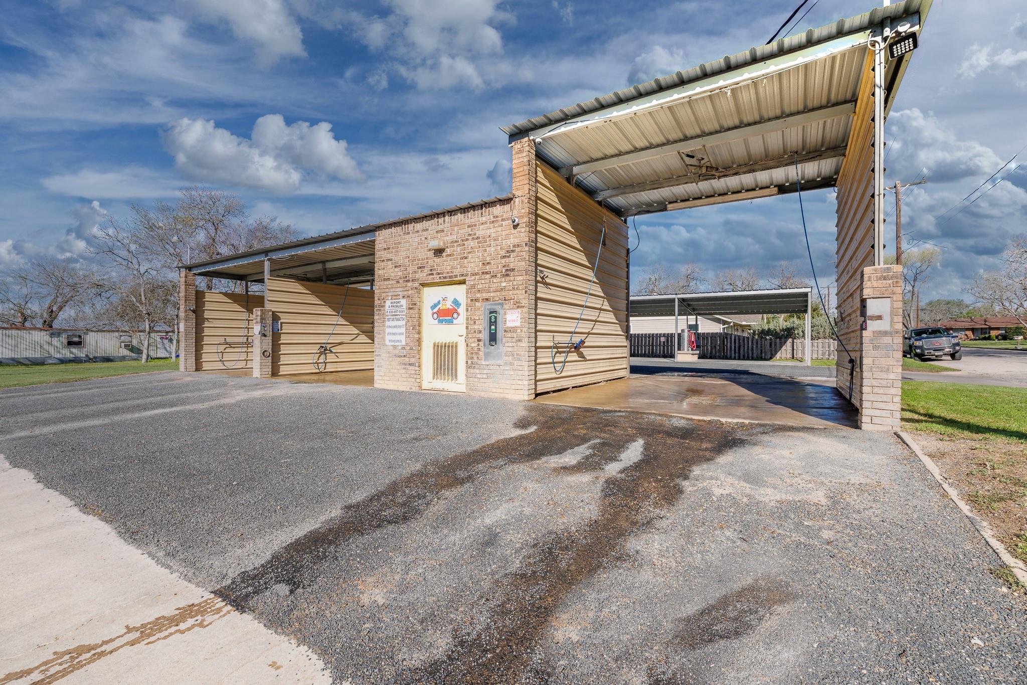 806 N Avenue G, Shiner, TX 77984