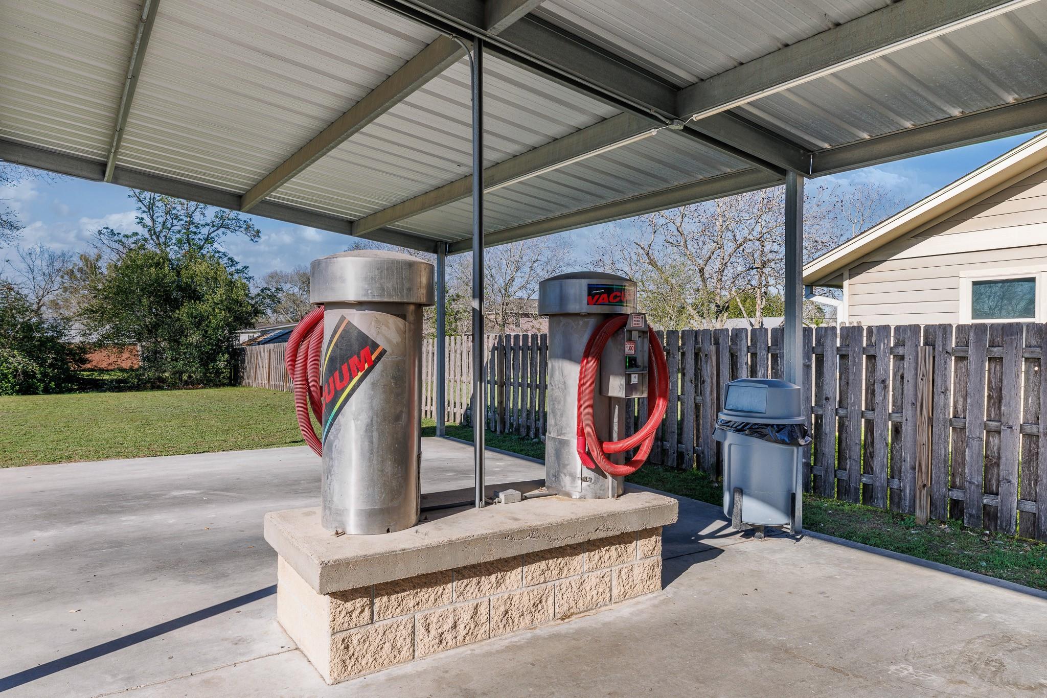 806 N Avenue G, Shiner, TX 77984