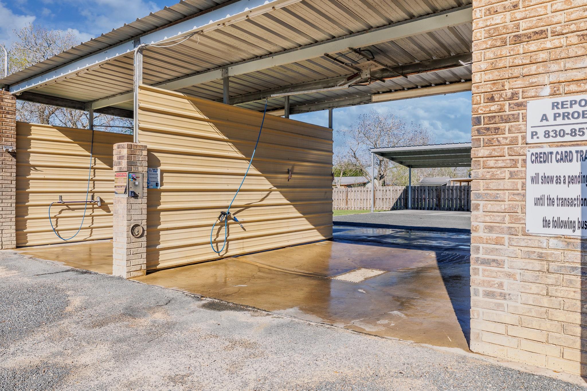 806 N Avenue G, Shiner, TX 77984