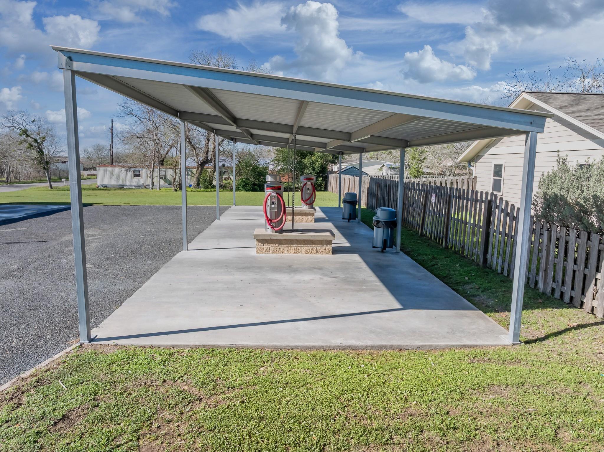 806 N Avenue G, Shiner, TX 77984