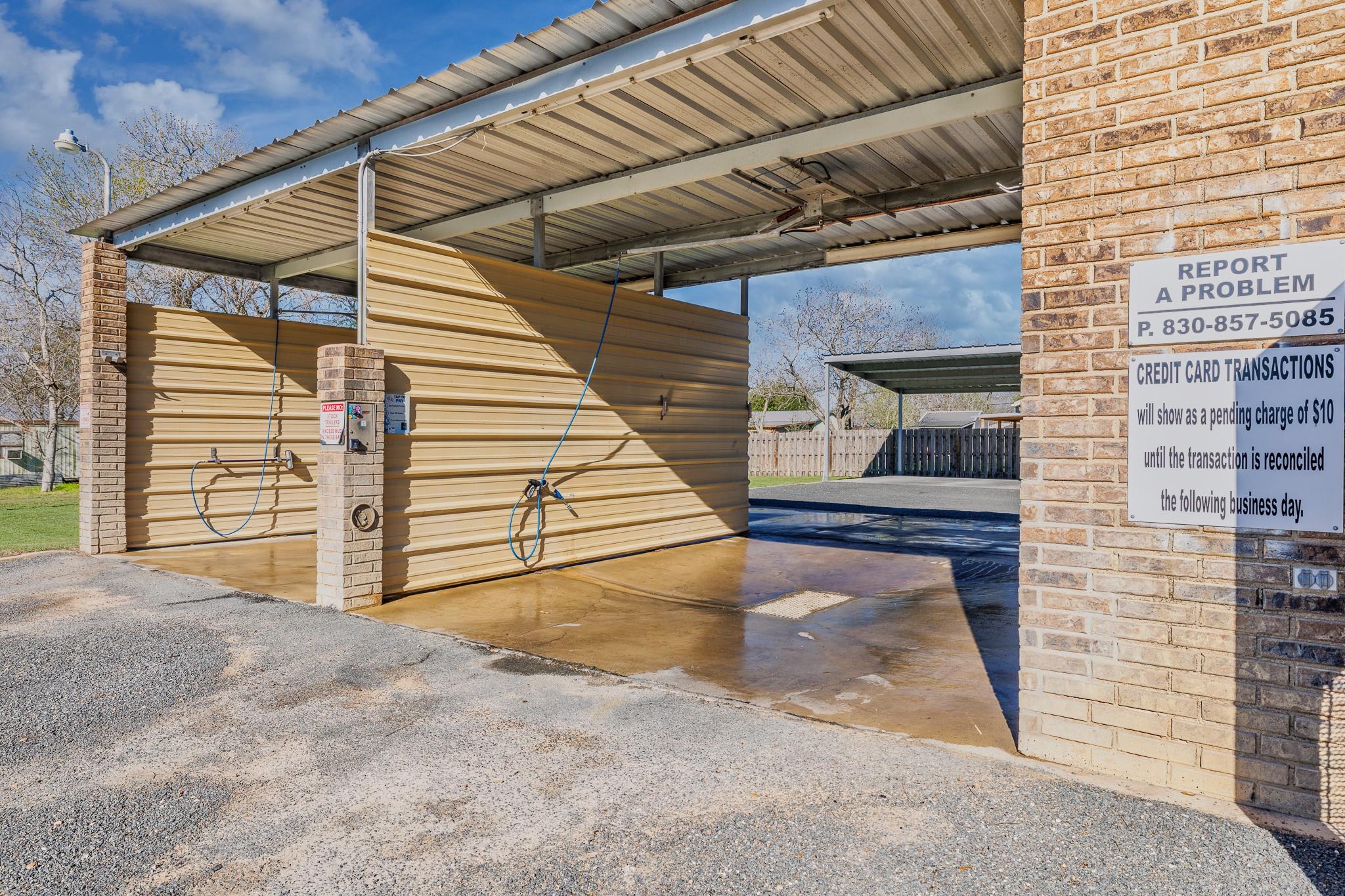 806 N Avenue G, Shiner, TX 77984