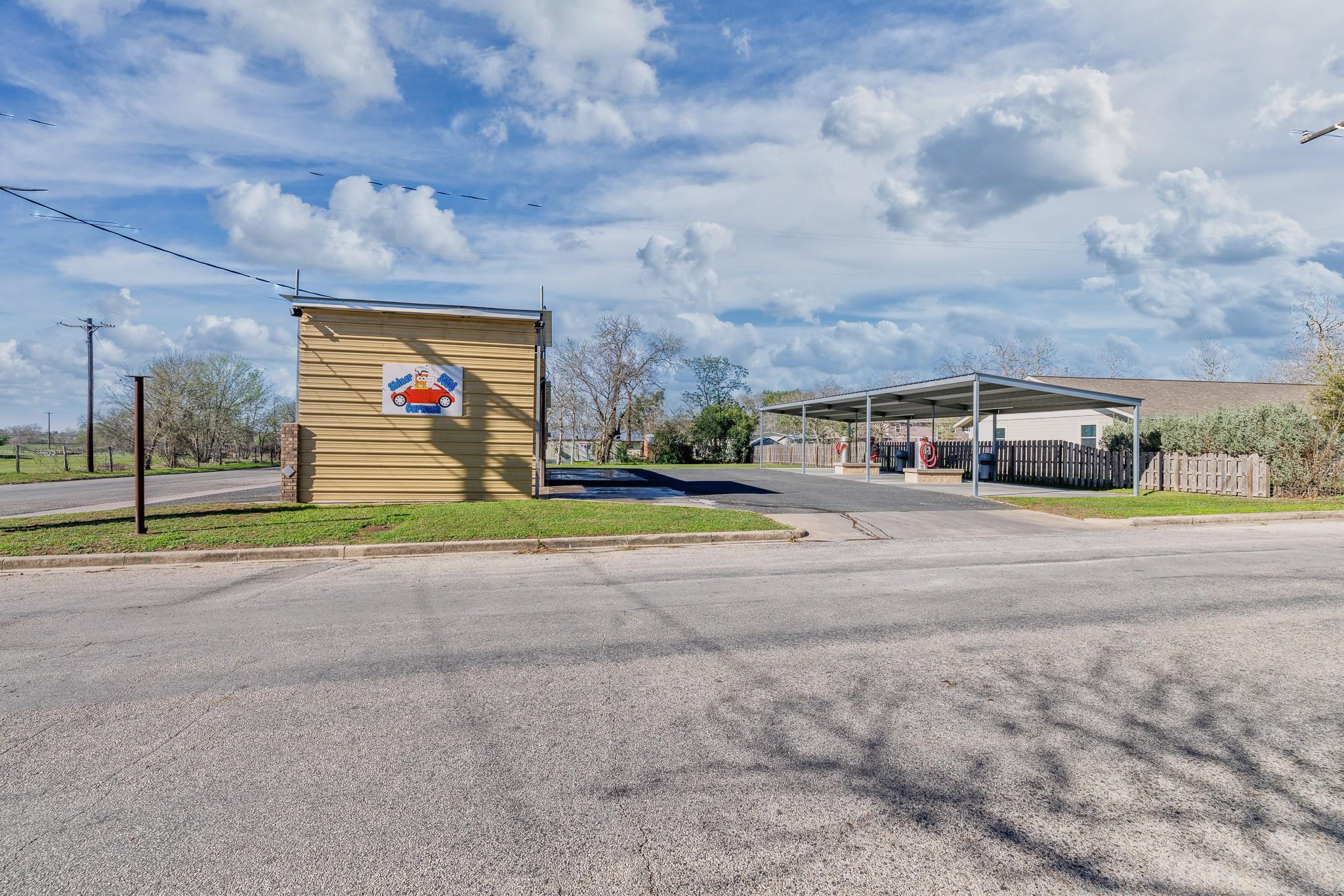 806 N Avenue G, Shiner, TX 77984