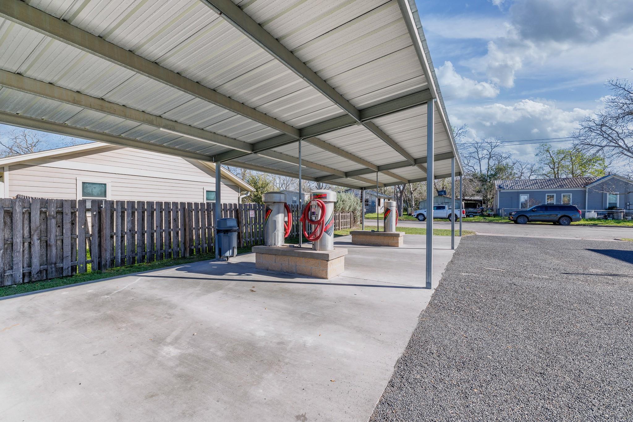 806 N Avenue G, Shiner, TX 77984