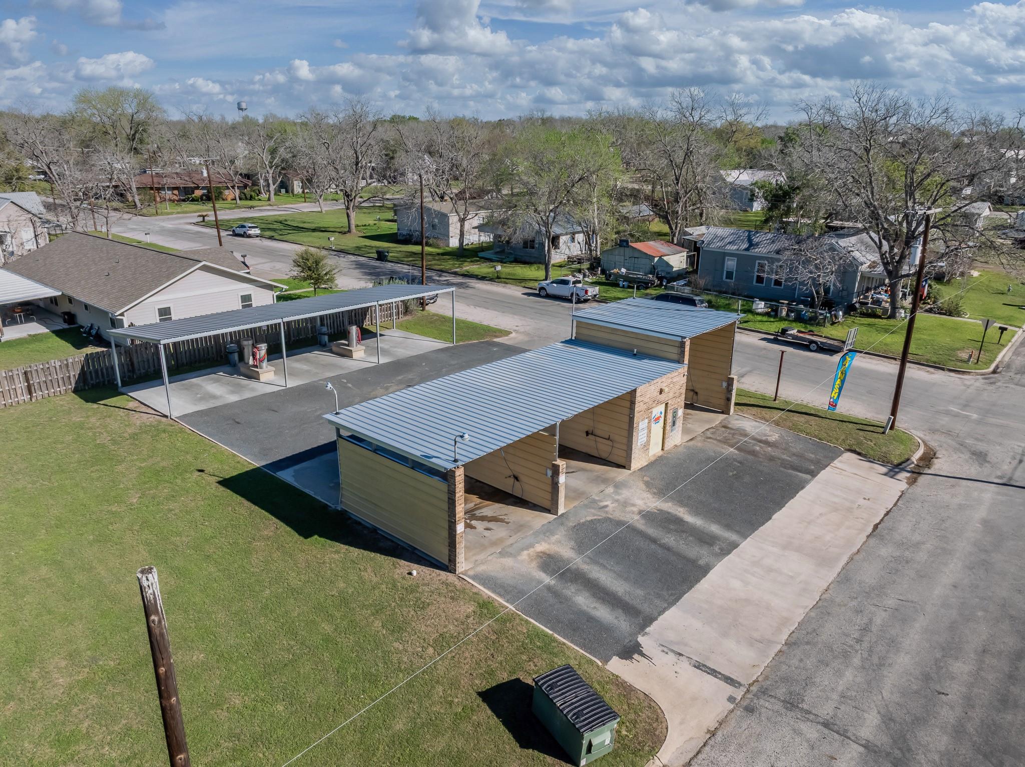 806 N Avenue G, Shiner, TX 77984