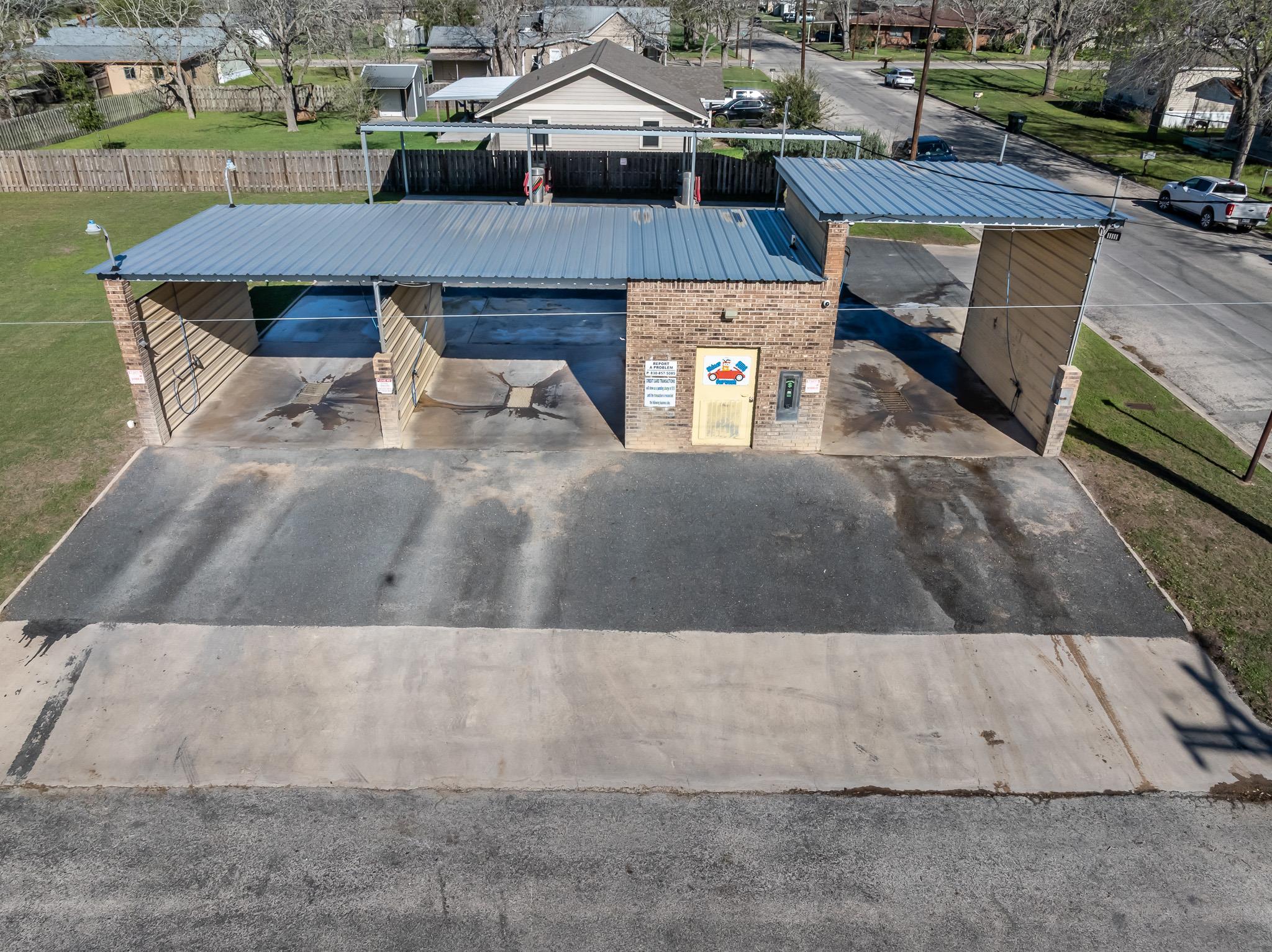 806 N Avenue G, Shiner, TX 77984