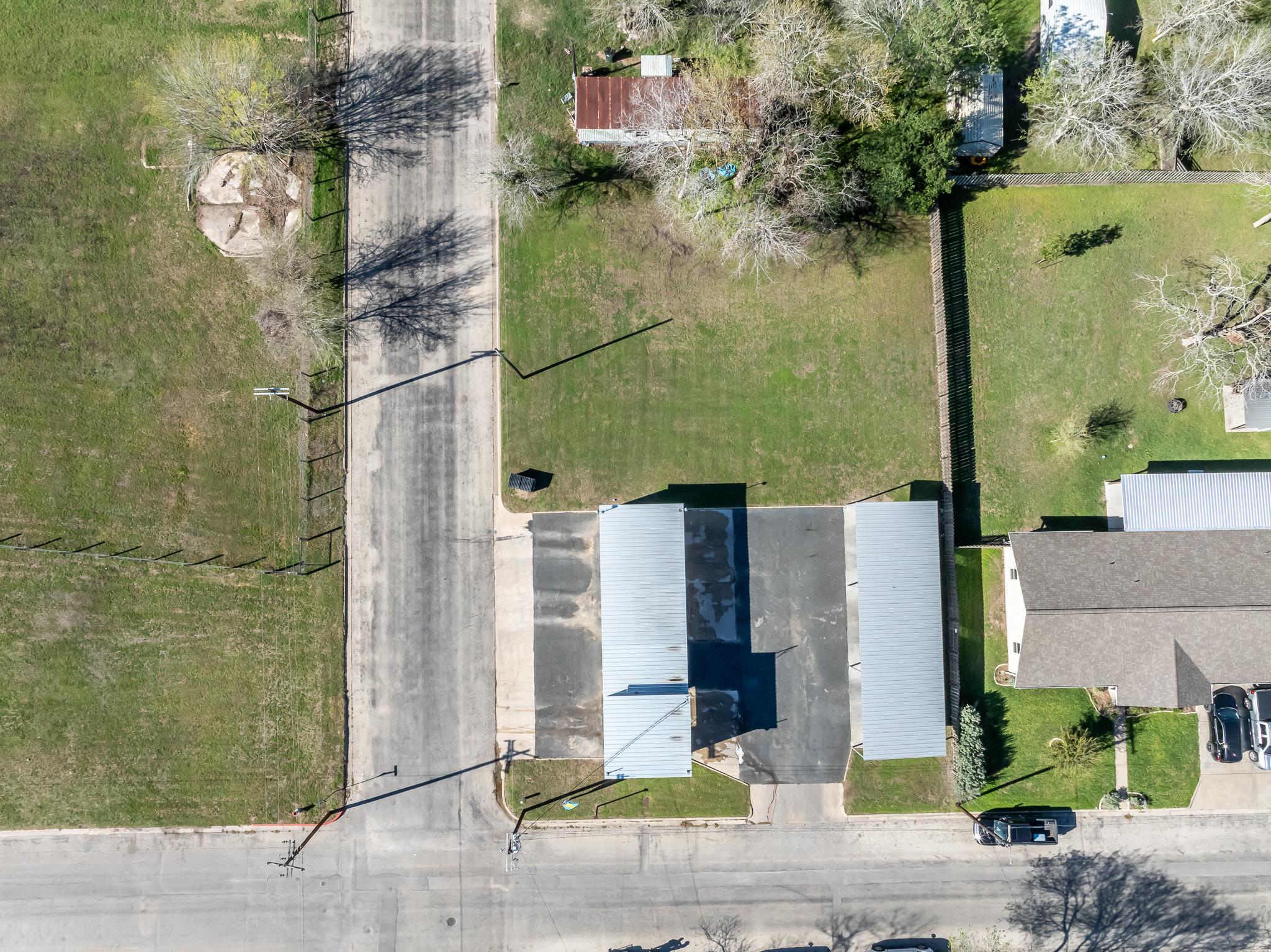 806 N Avenue G, Shiner, TX 77984