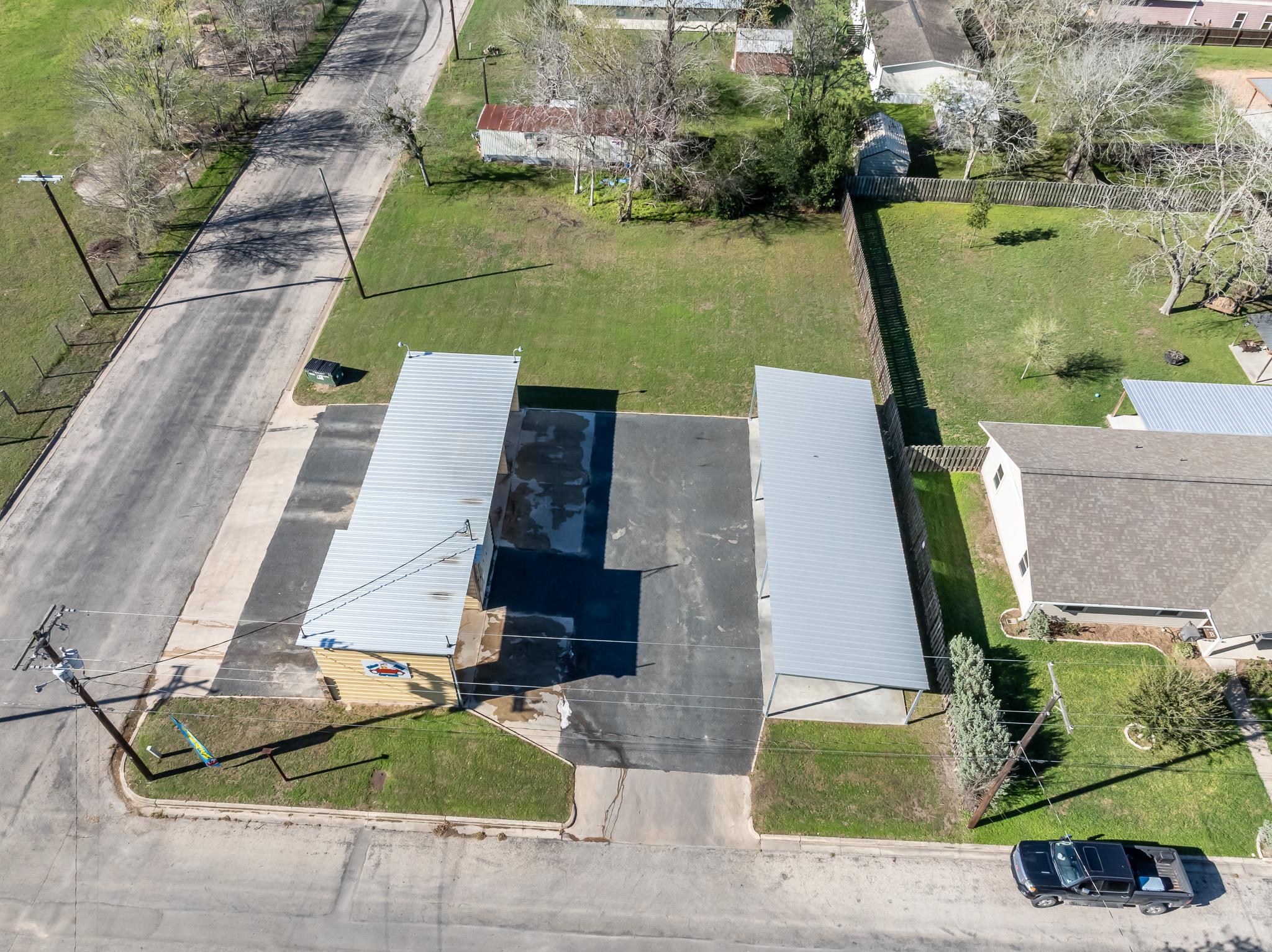 806 N Avenue G, Shiner, TX 77984