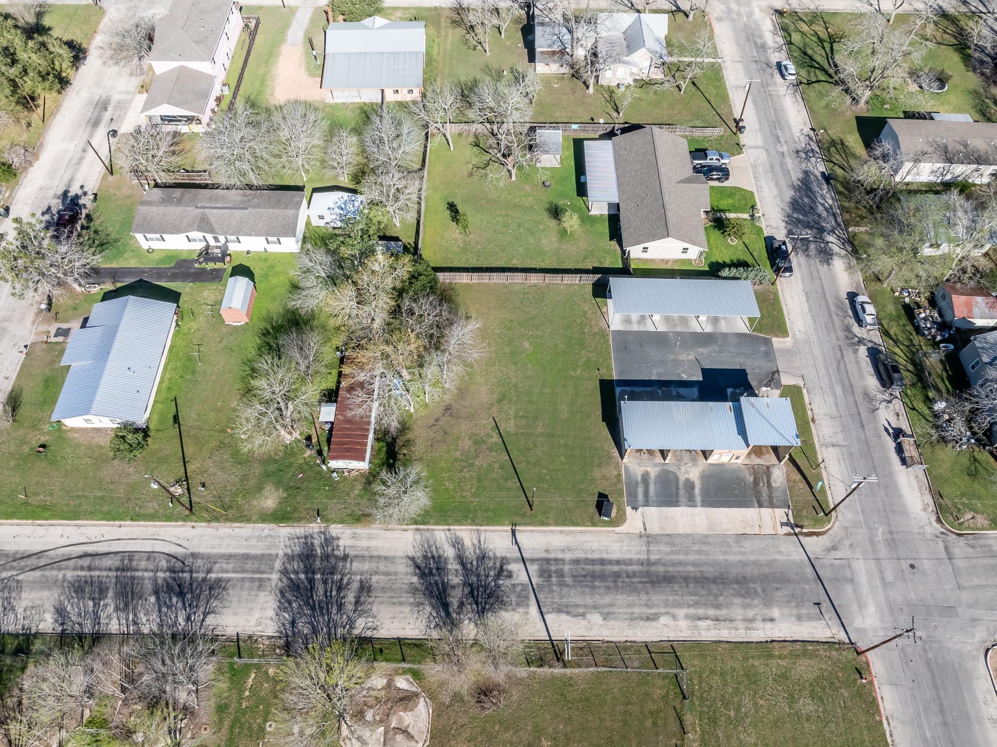806 N Avenue G, Shiner, TX 77984