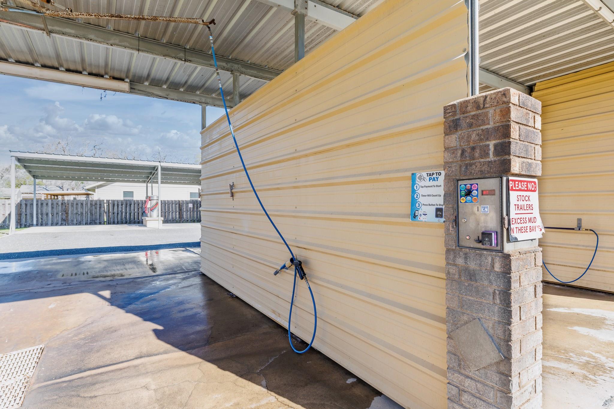 806 N Avenue G, Shiner, TX 77984