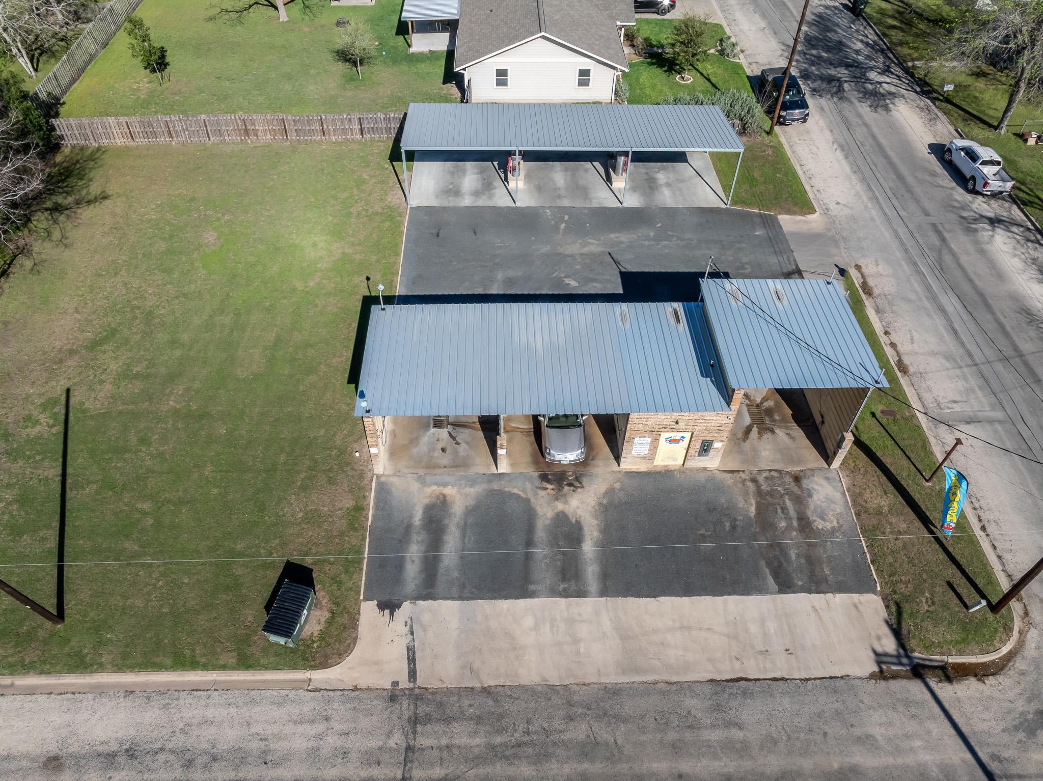 806 N Avenue G, Shiner, TX 77984