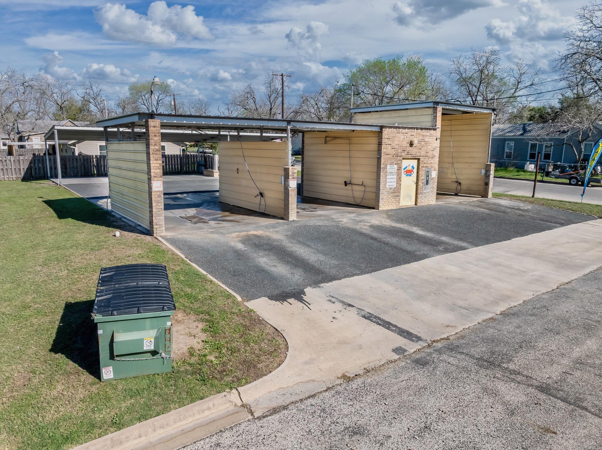 806 N Avenue G, Shiner, TX 77984