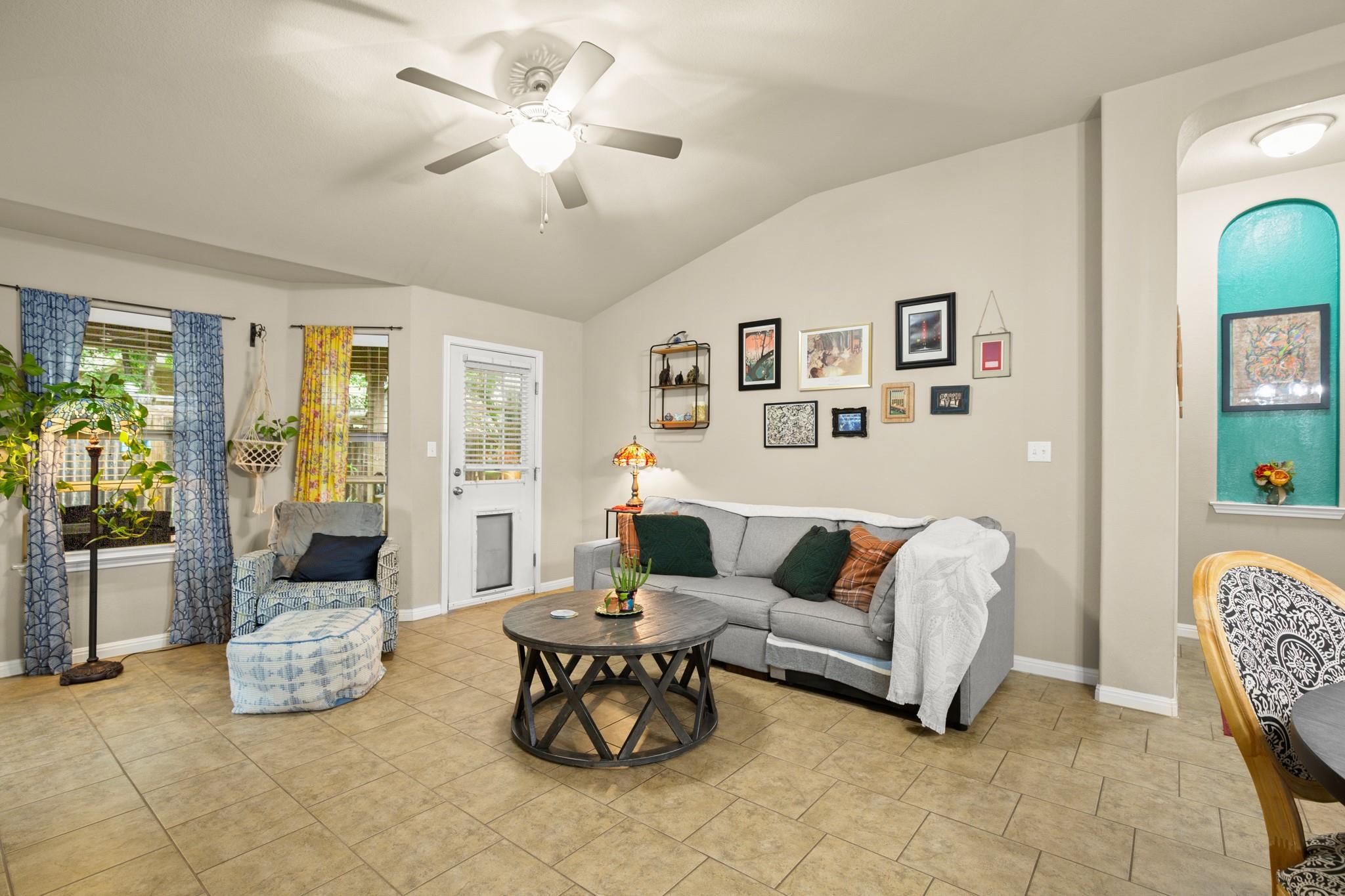 210 Wincliff Dr, Buda, TX 78610