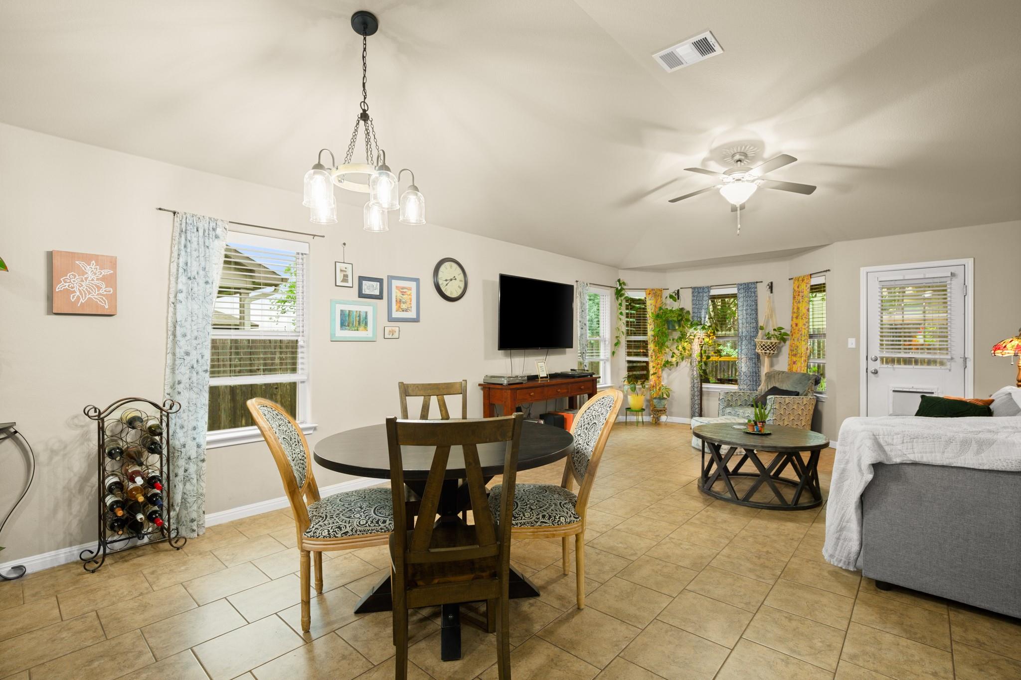 210 Wincliff Dr, Buda, TX 78610