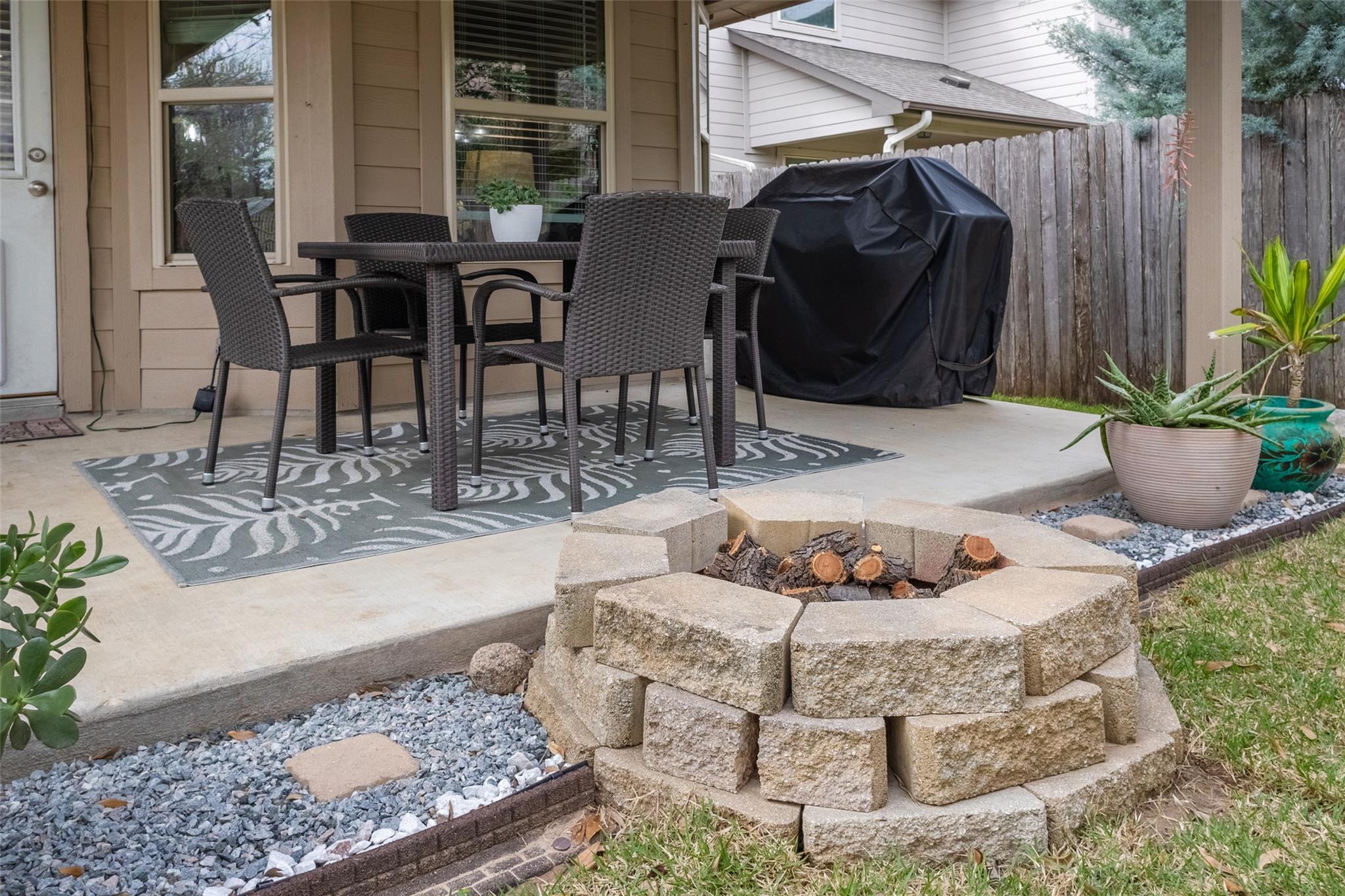 210 Wincliff Dr, Buda, TX 78610