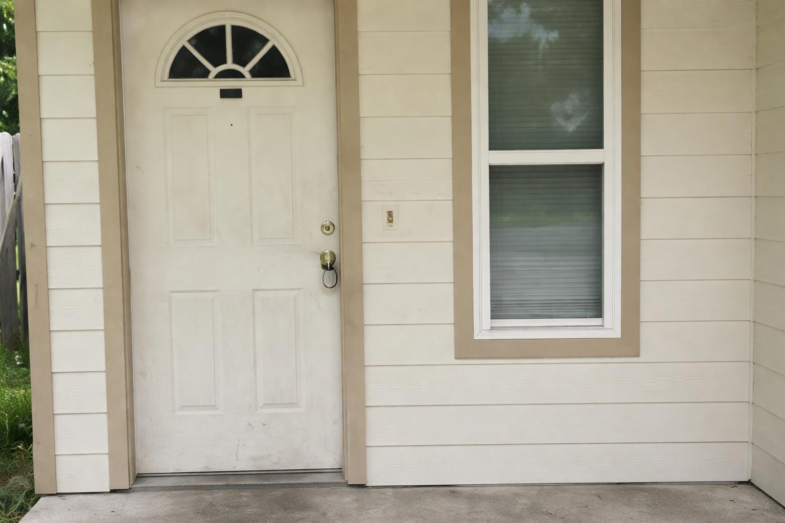 609 M L K Dr # A, Elgin, TX 78621