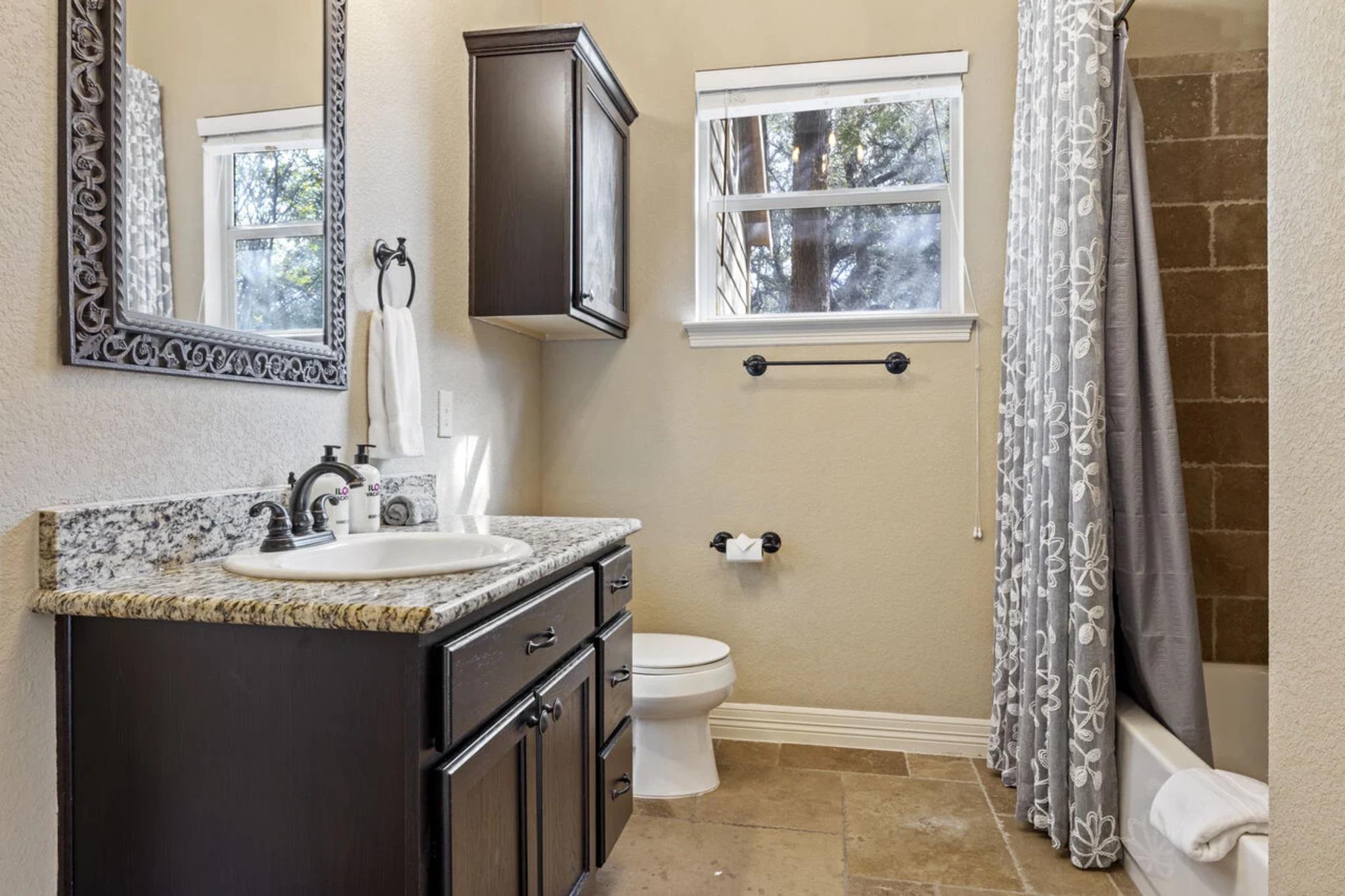 10033 Longhorn Skwy, Dripping Springs, TX 78620