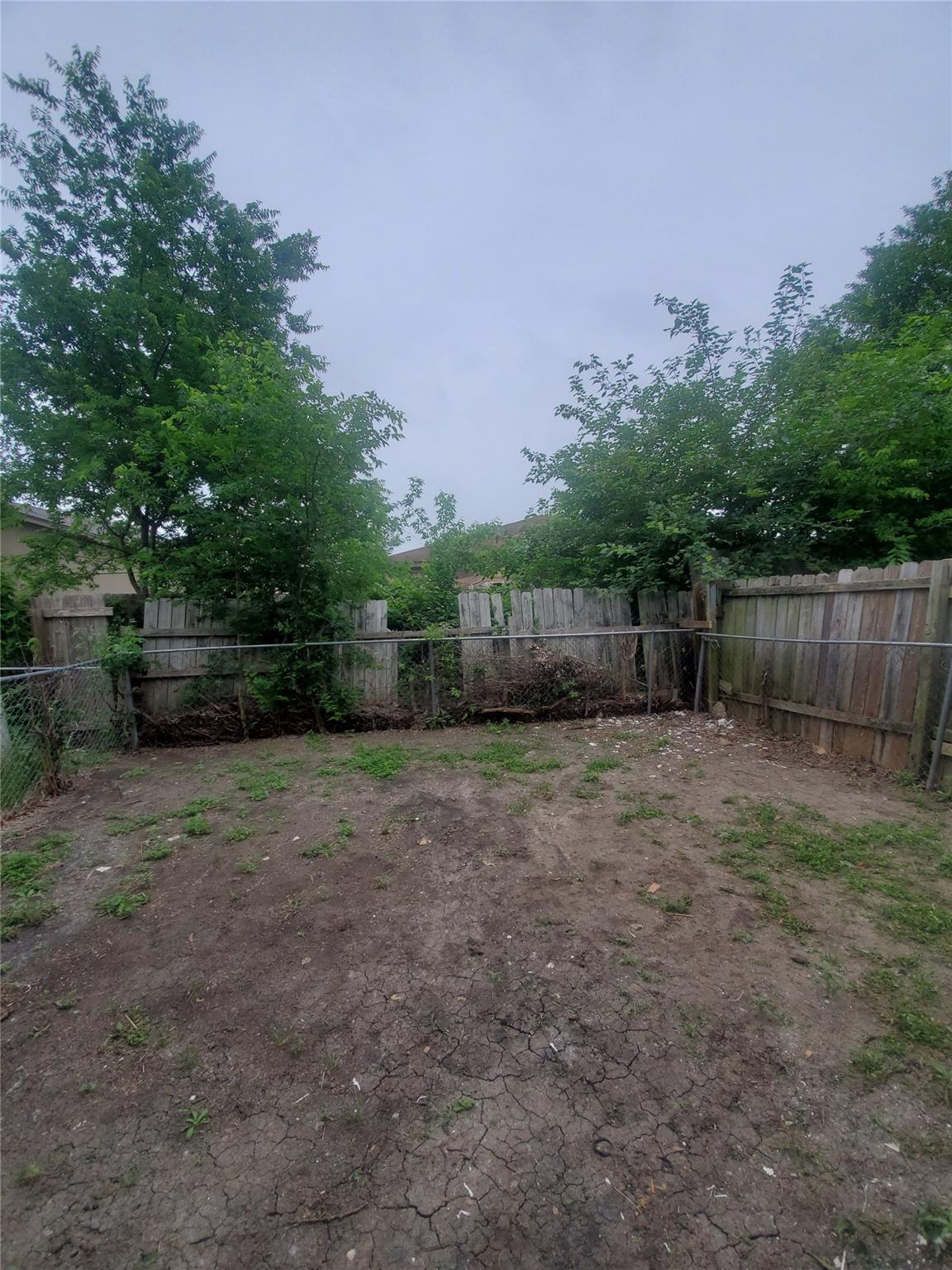 6909 HYLAND Cir # A, Austin, TX 78744