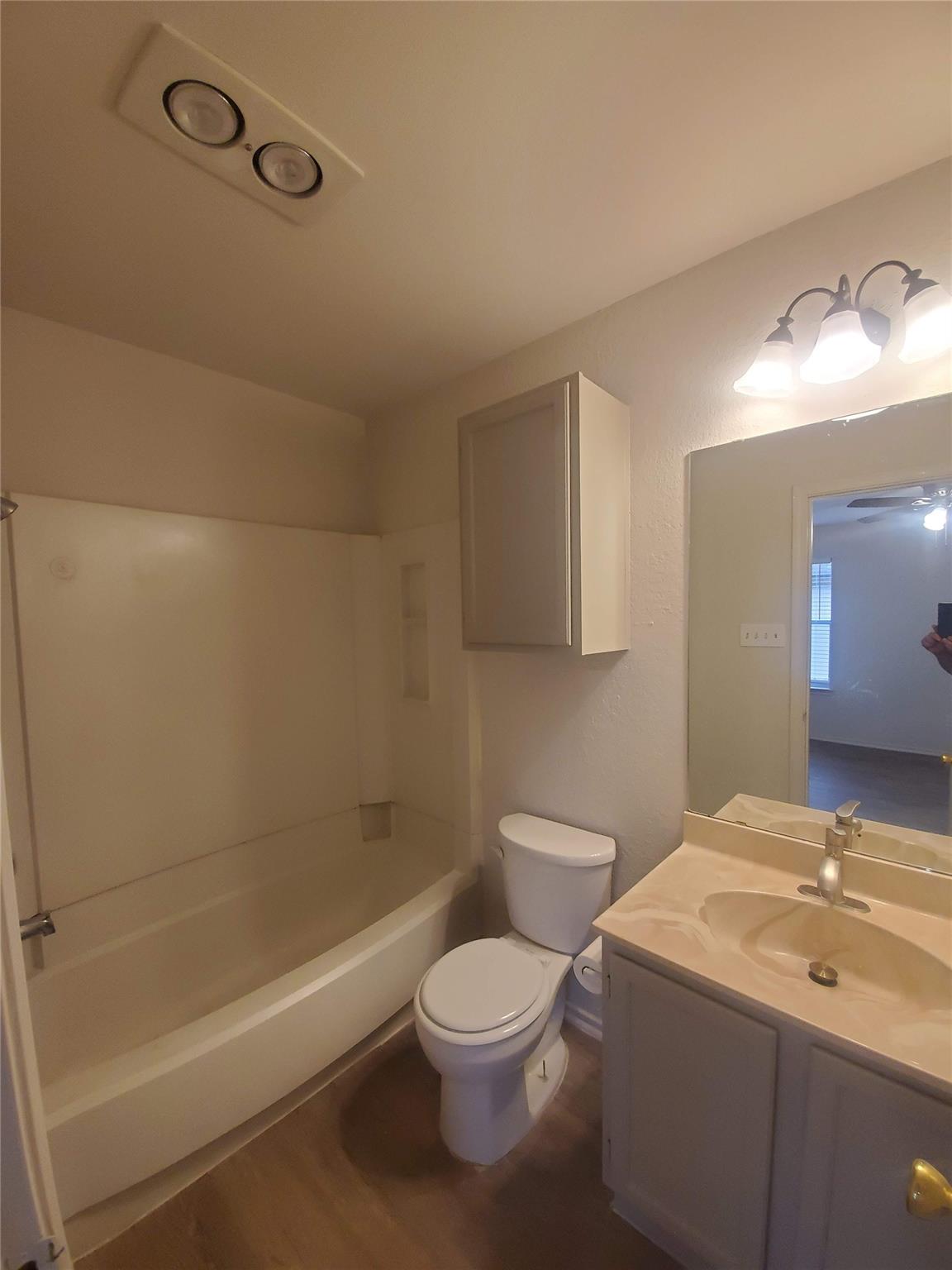 6909 HYLAND Cir # A, Austin, TX 78744