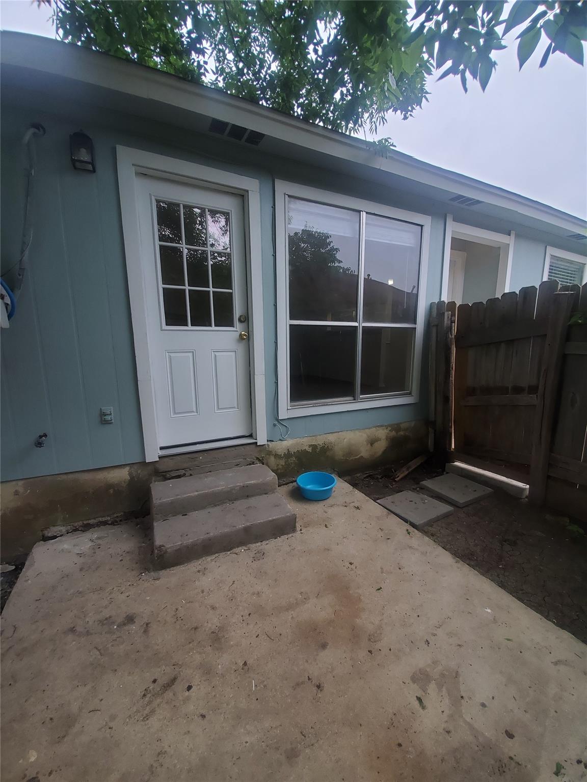 6909 HYLAND Cir # A, Austin, TX 78744