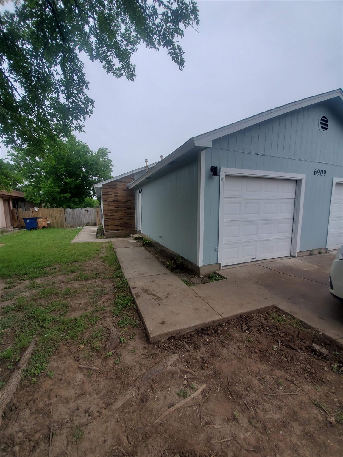 6909 HYLAND Cir # A, Austin, TX 78744