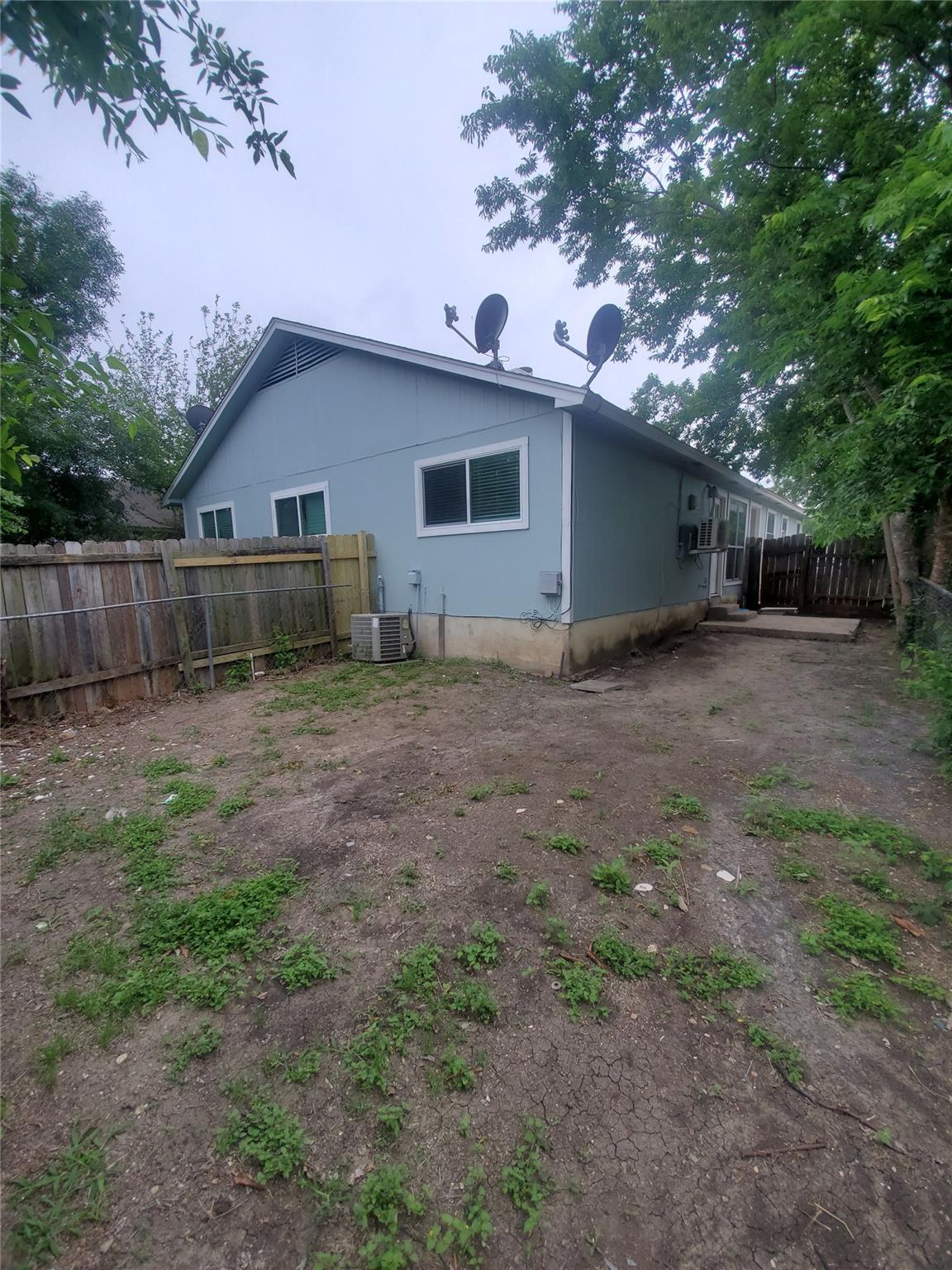 6909 HYLAND Cir # A, Austin, TX 78744