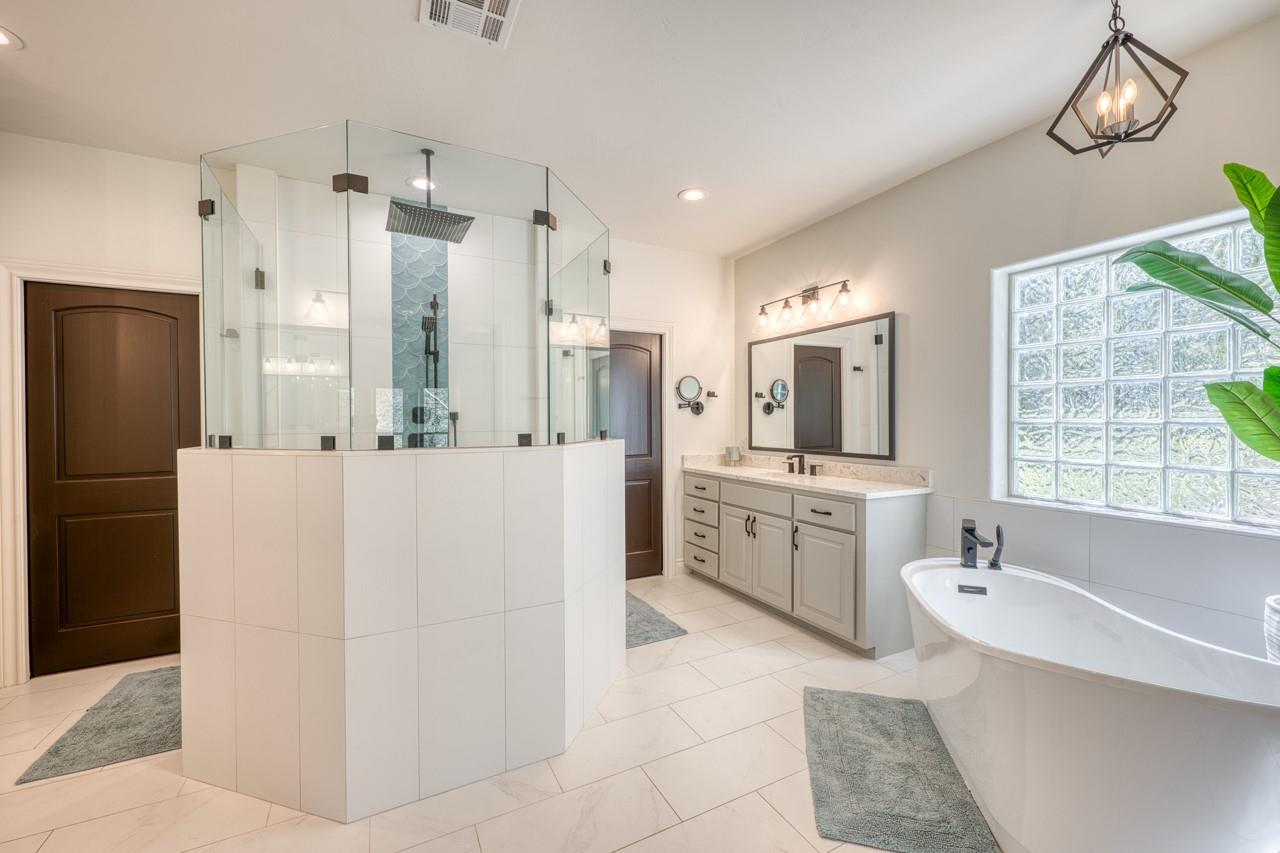 120 Sleepy Oaks Dr, Kingsland, TX 78639