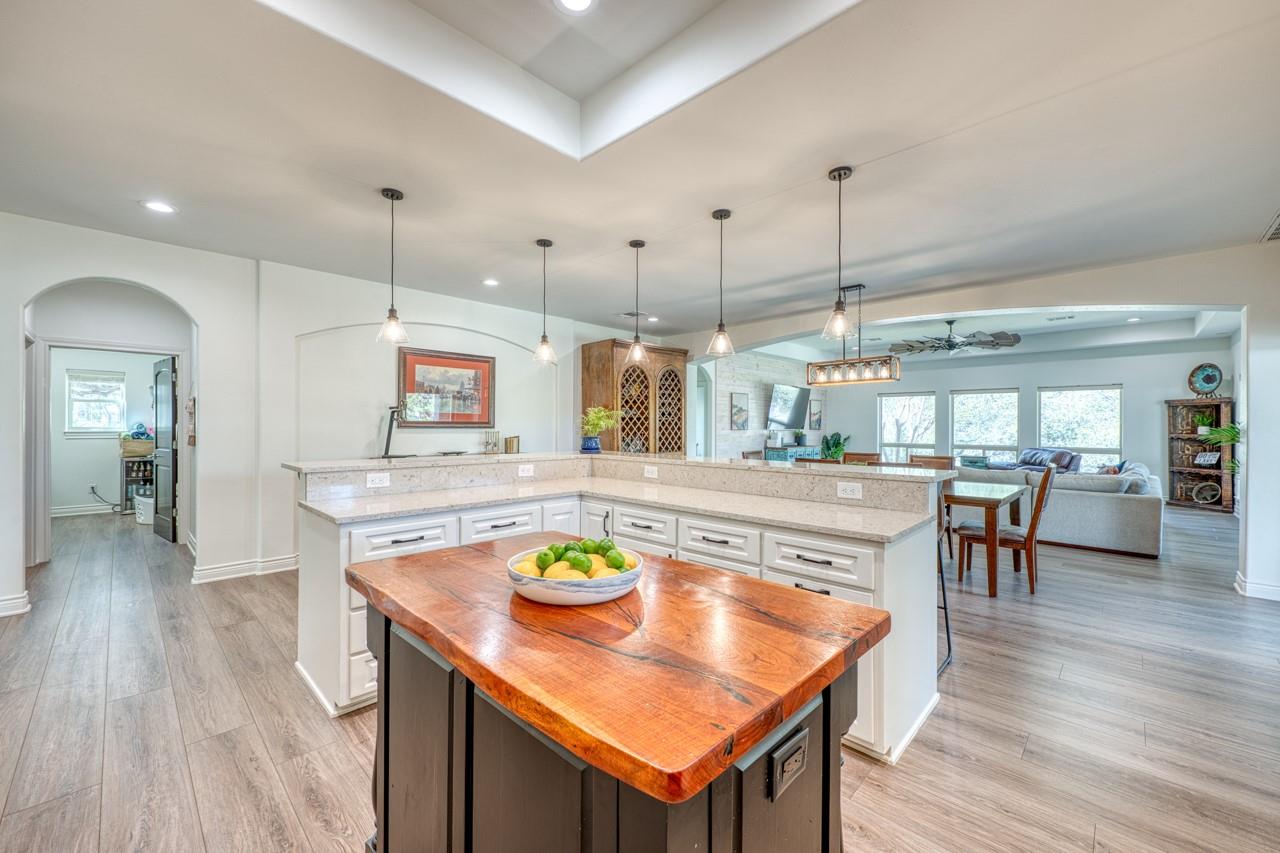 120 Sleepy Oaks Dr, Kingsland, TX 78639