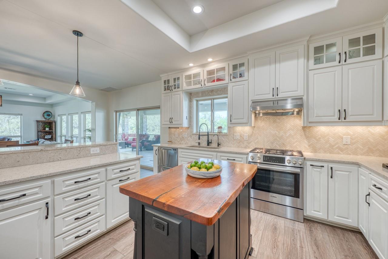 120 Sleepy Oaks Dr, Kingsland, TX 78639