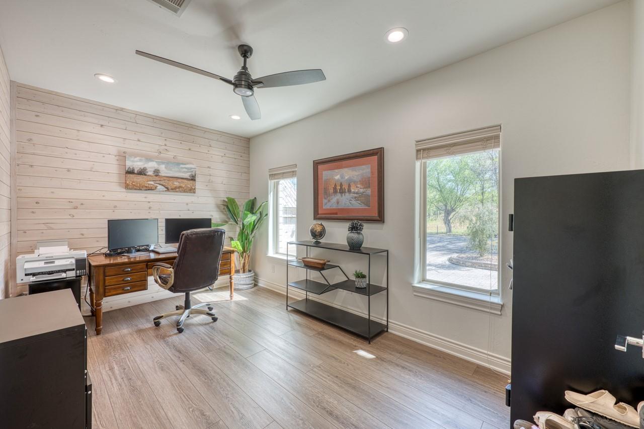 120 Sleepy Oaks Dr, Kingsland, TX 78639