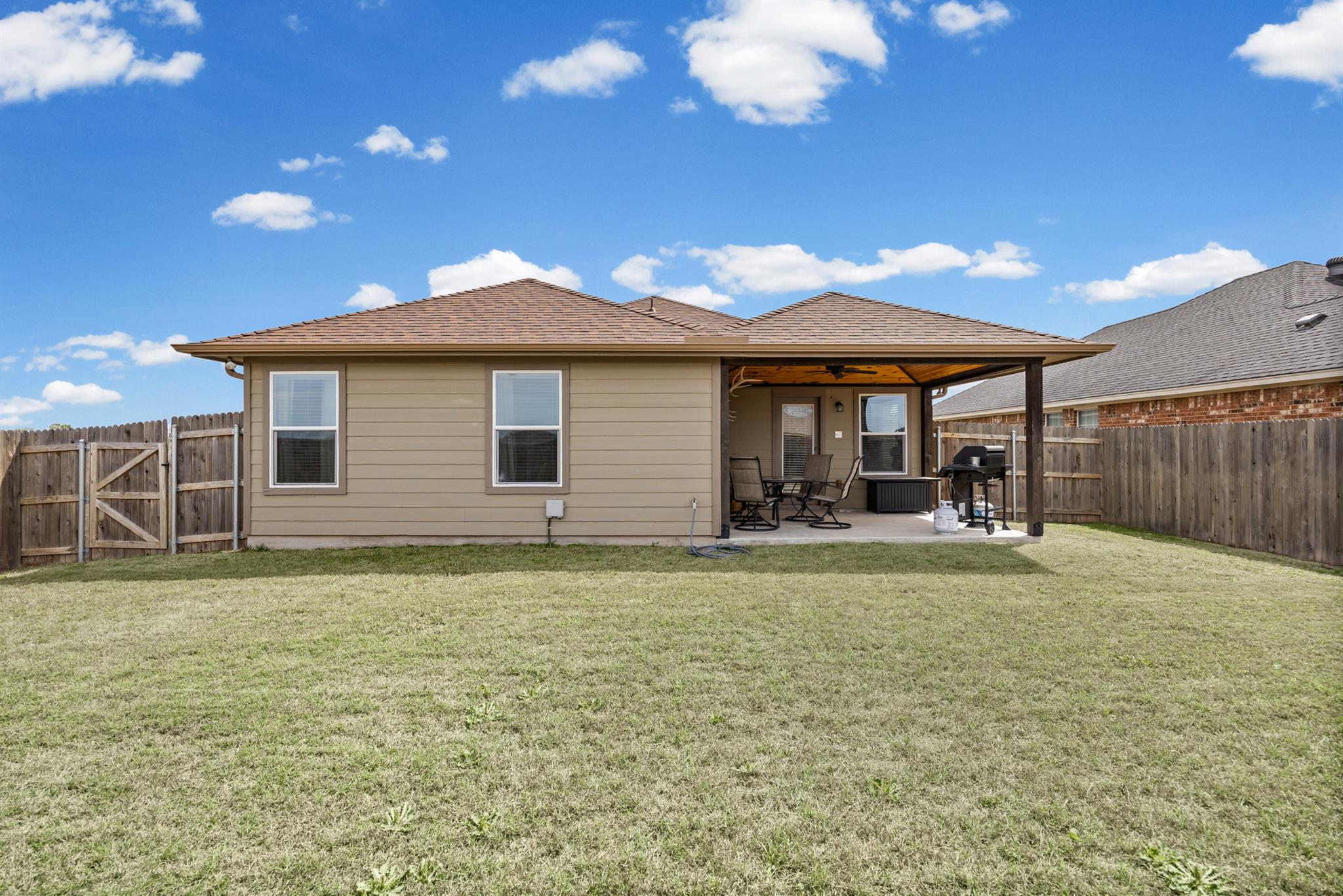 1513 Monte Vista Dr, Lockhart, TX 78644