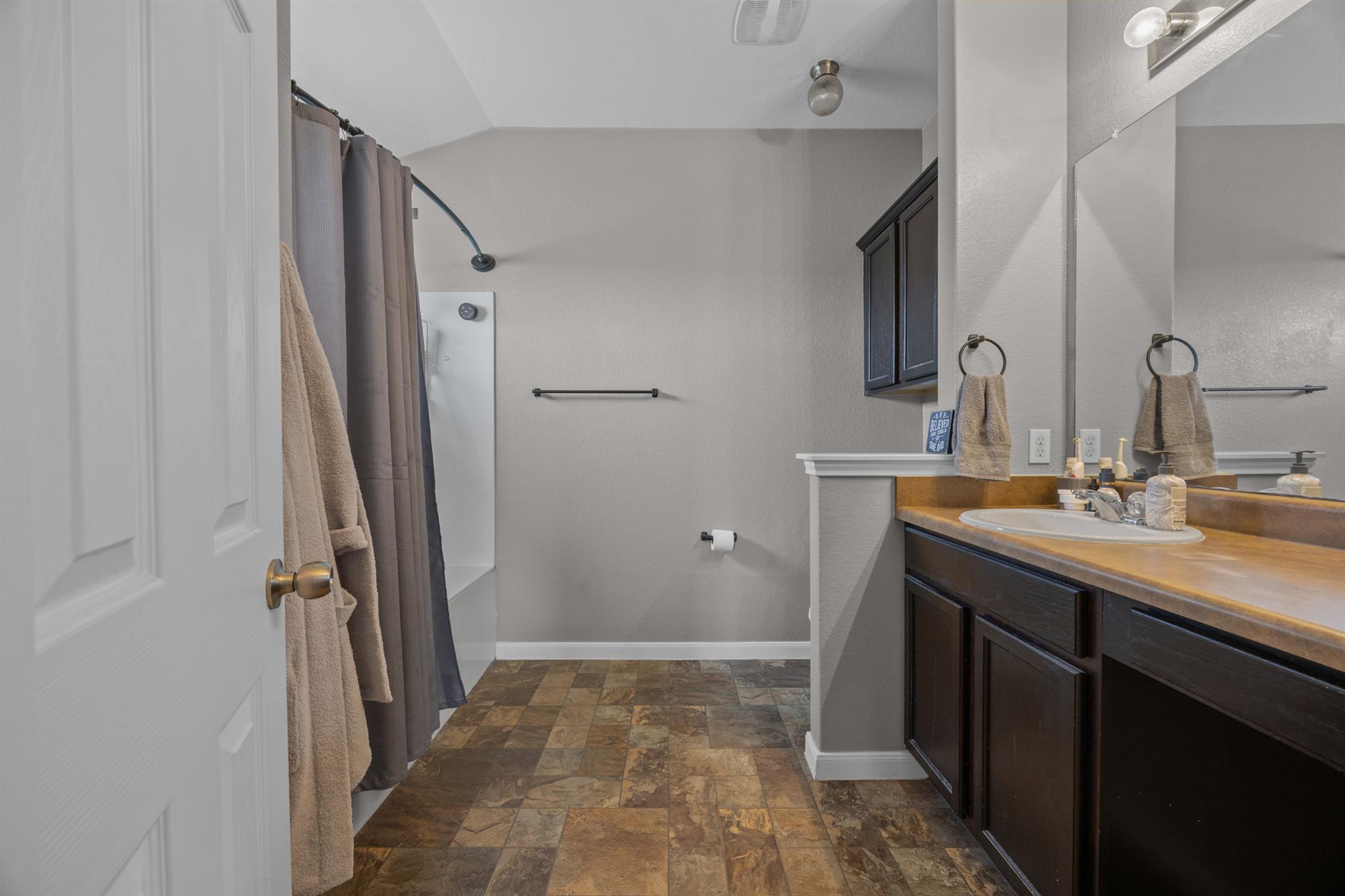 1513 Monte Vista Dr, Lockhart, TX 78644