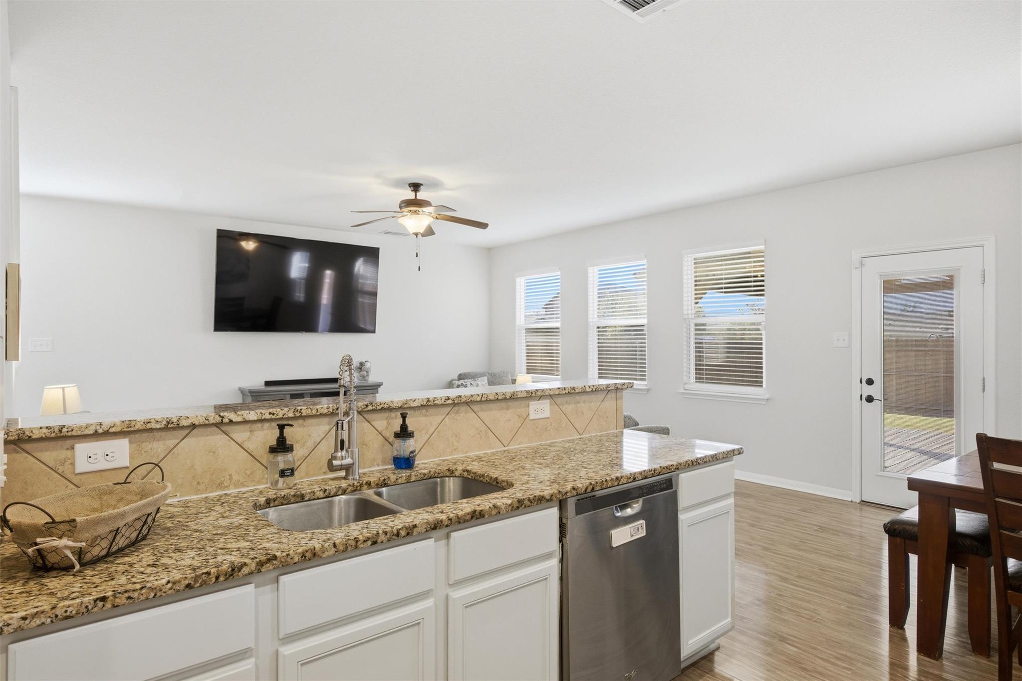 1728 Amy Dr, Kyle, TX 78640