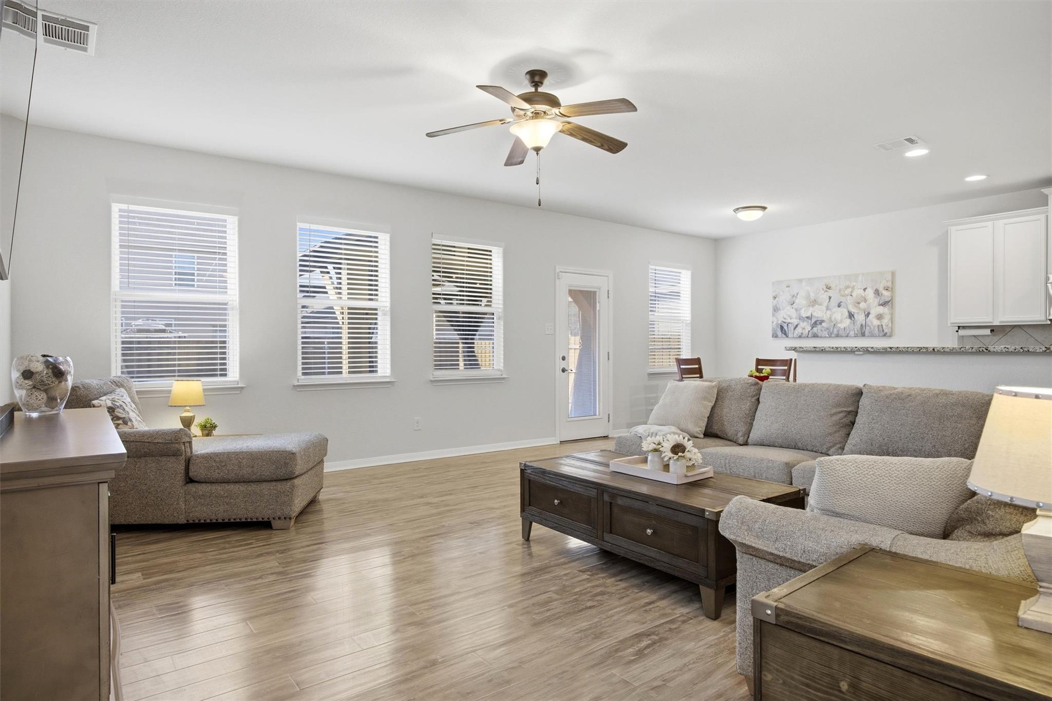 1728 Amy Dr, Kyle, TX 78640