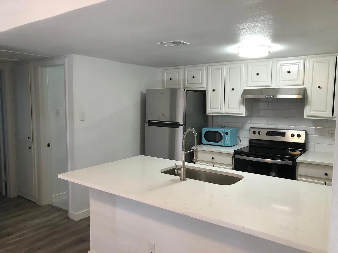 2124 Burton Dr # 160, Austin, TX 78741