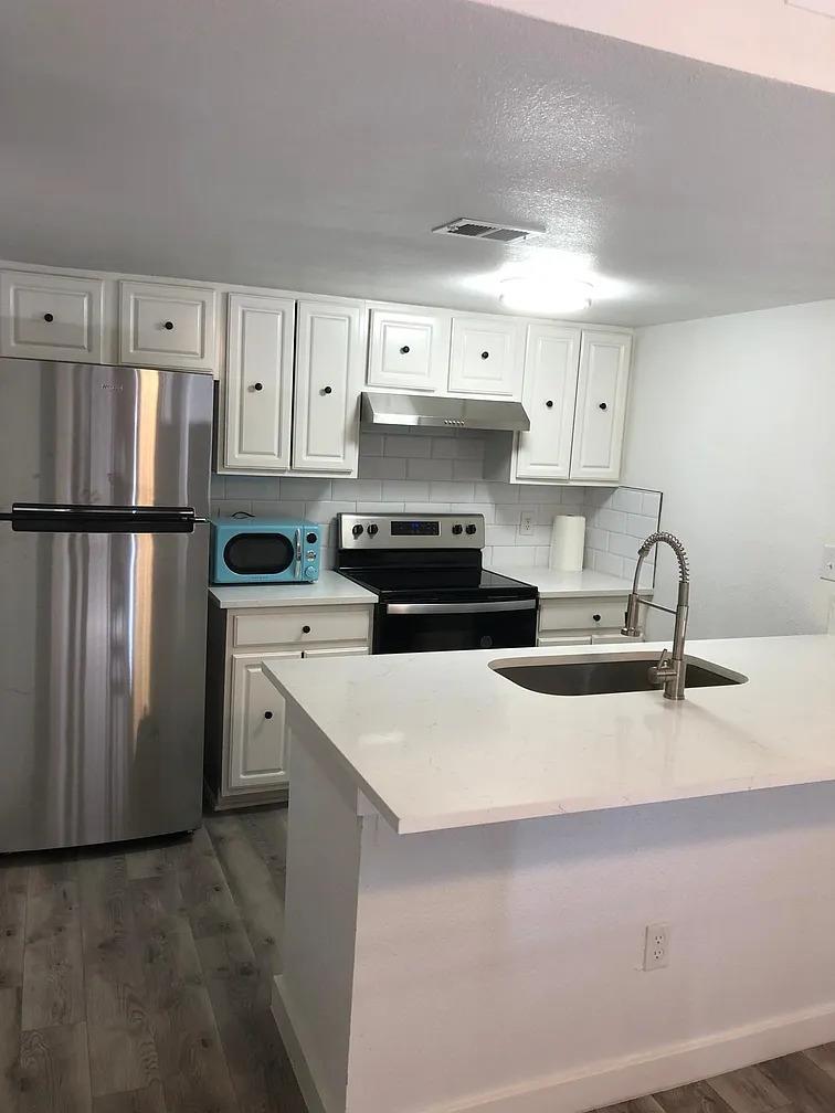 2124 Burton Dr # 160, Austin, TX 78741