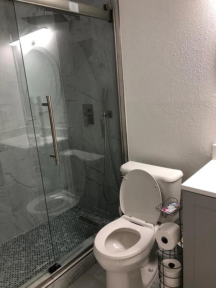 2124 Burton Dr # 160, Austin, TX 78741