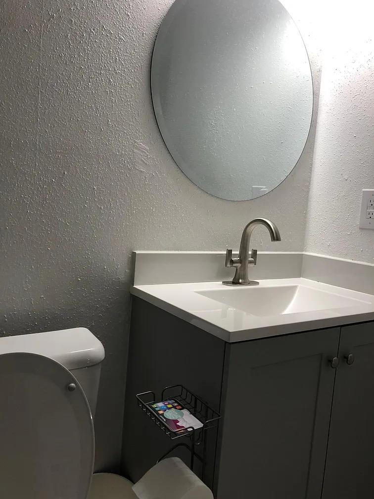 2124 Burton Dr # 160, Austin, TX 78741