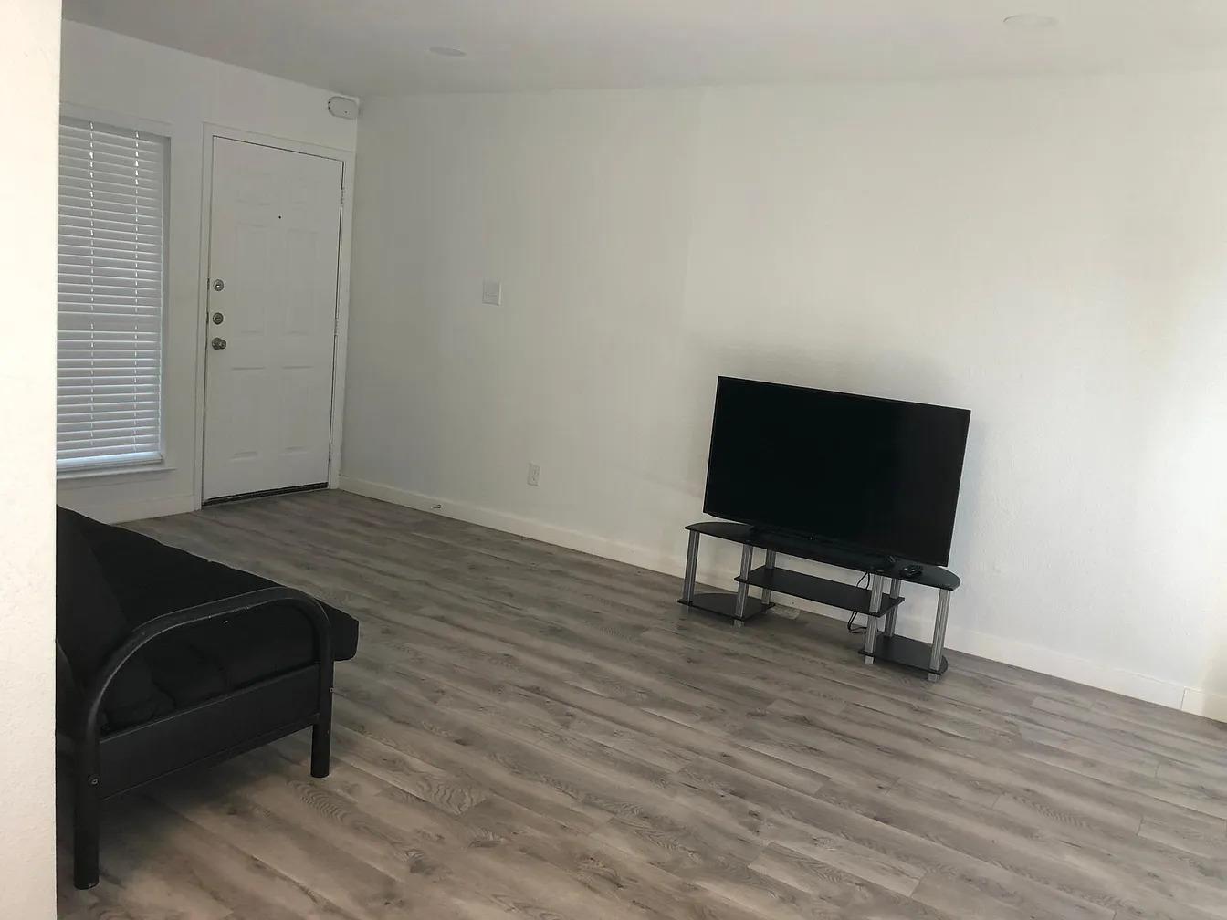 2124 Burton Dr # 160, Austin, TX 78741