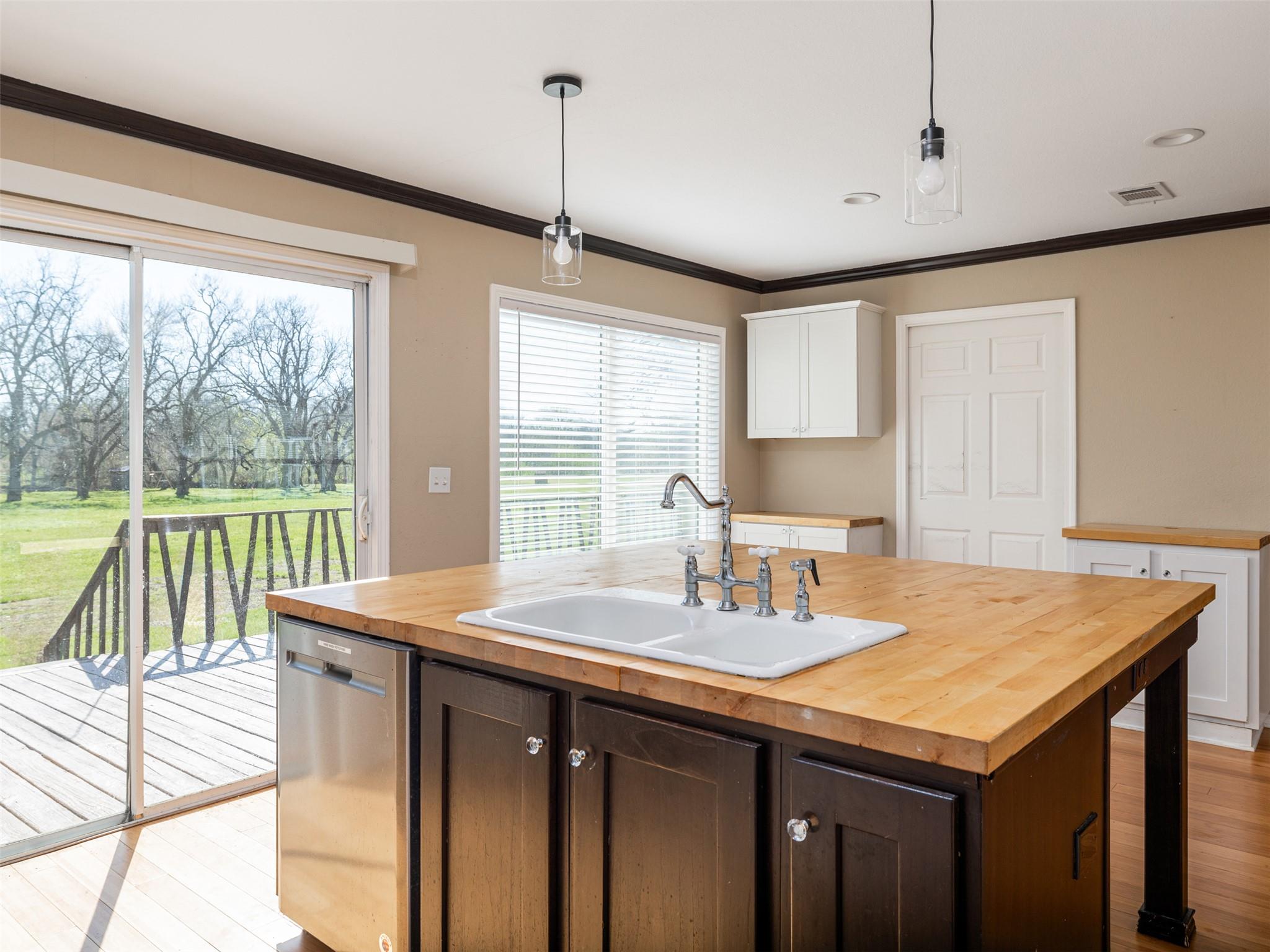 400 Private Road 4295, Rockdale, TX 76567