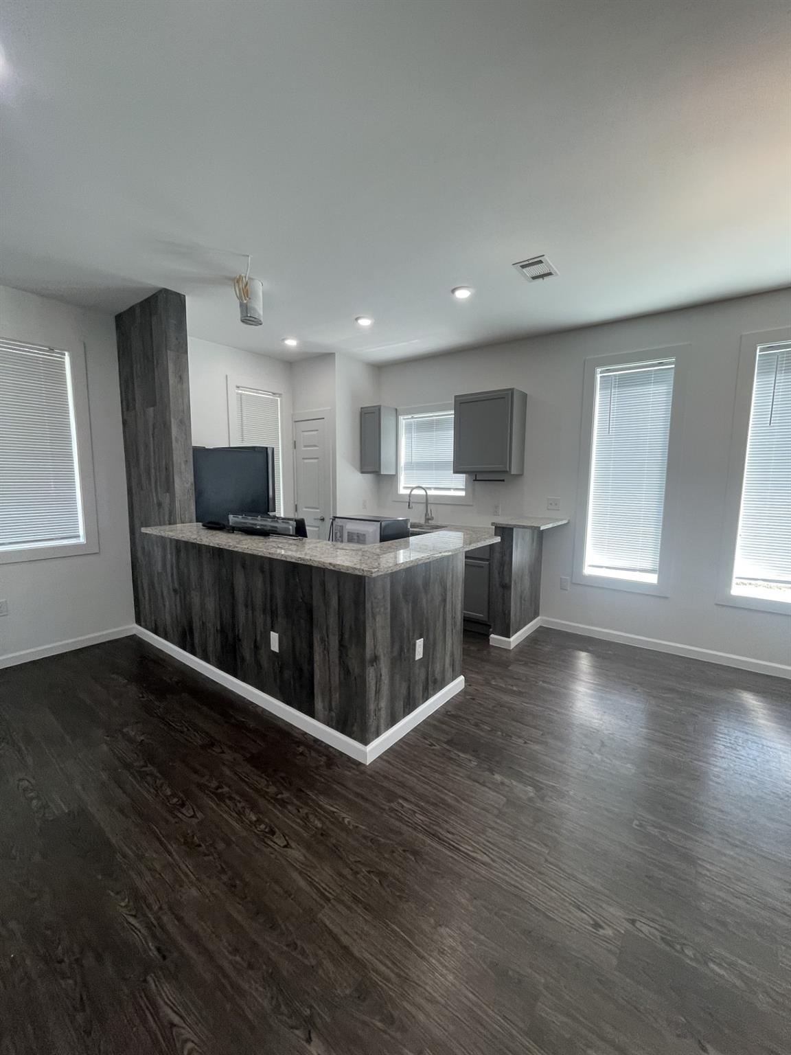 160 Pope Bnd S # C, Cedar Creek, TX 78612