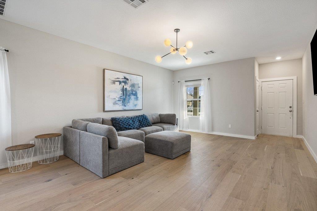 440 Wolf Springs Rd, Georgetown, TX 78628