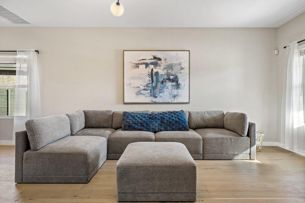 440 Wolf Springs Rd, Georgetown, TX 78628