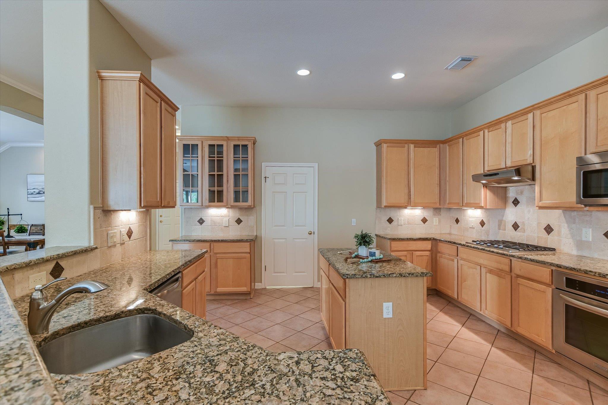 18200 Whitewater Cv, Round Rock, TX 78681