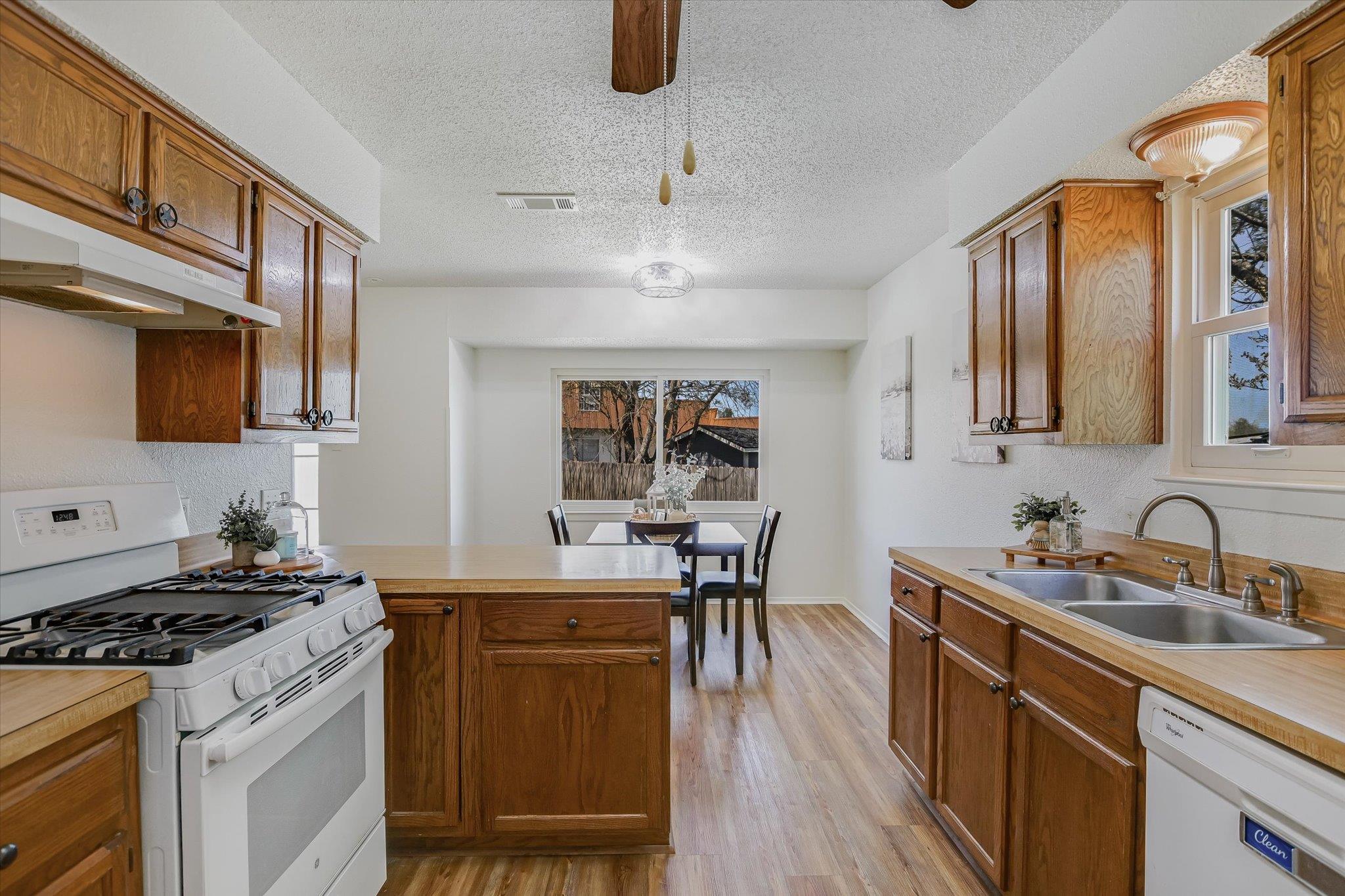 606 Splitrock St, Round Rock, TX 78681