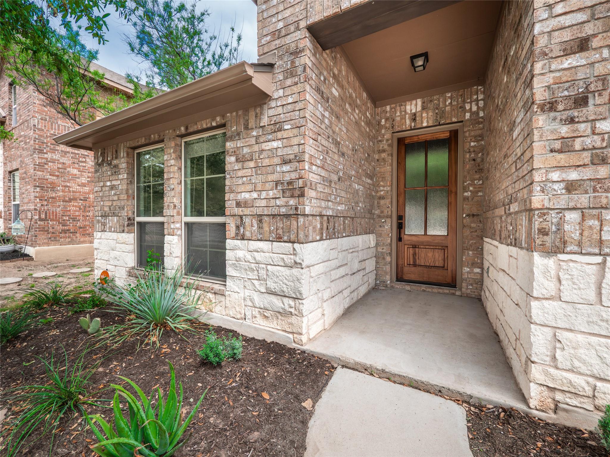 2822 Garlic Creek Dr, Buda, TX 78610