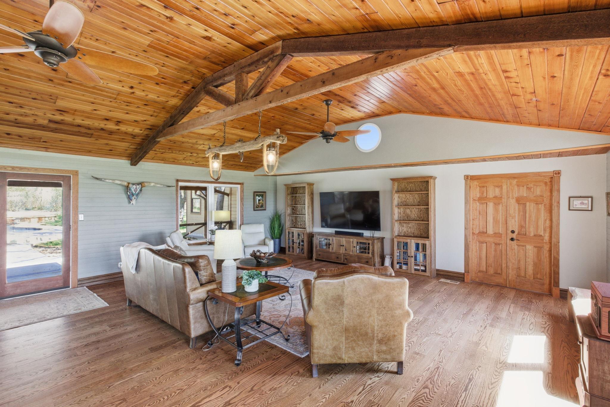 18335 FM 86, Red Rock, TX 78662