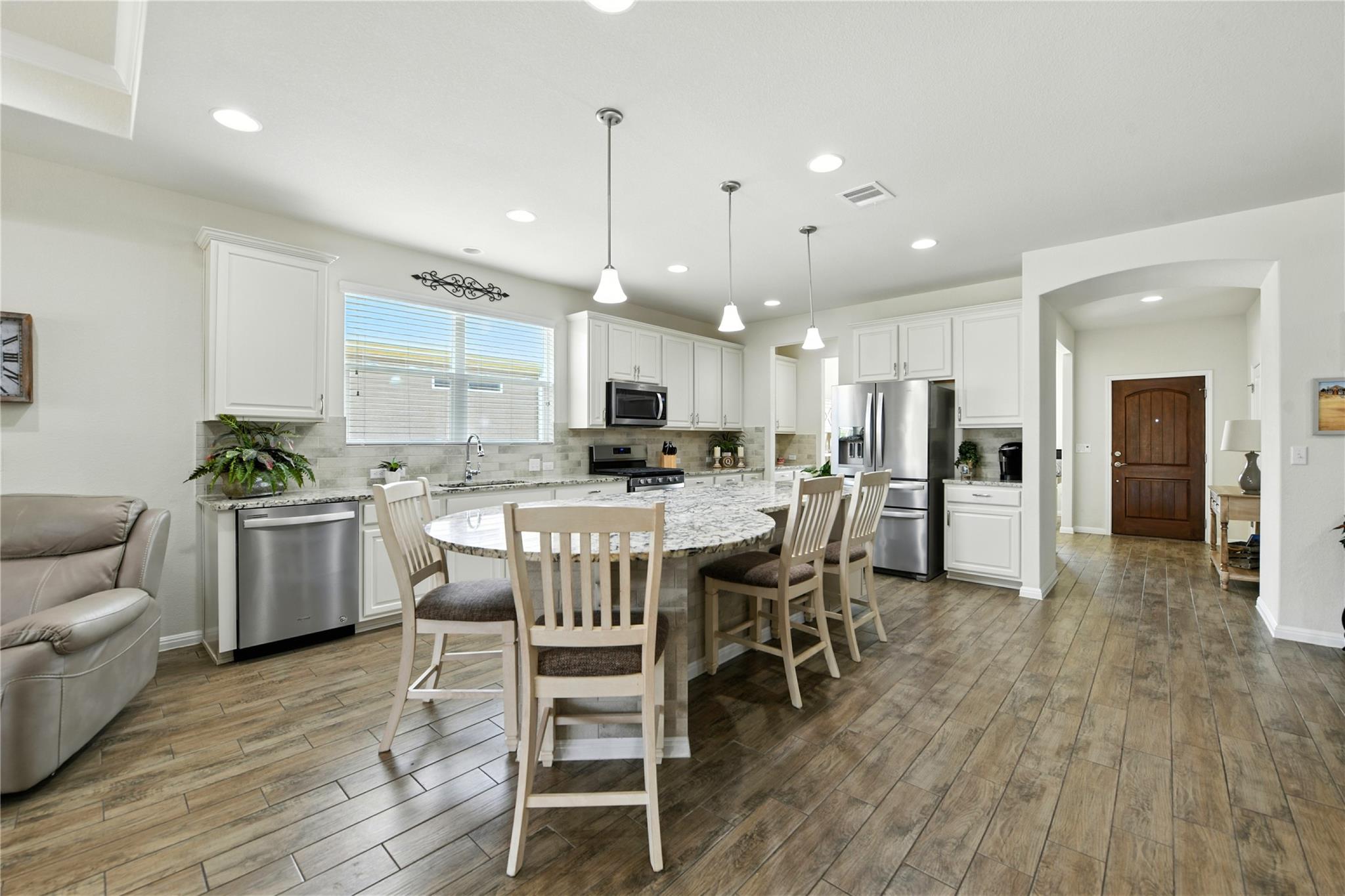 107 Calhoun Ln, Georgetown, TX 78633