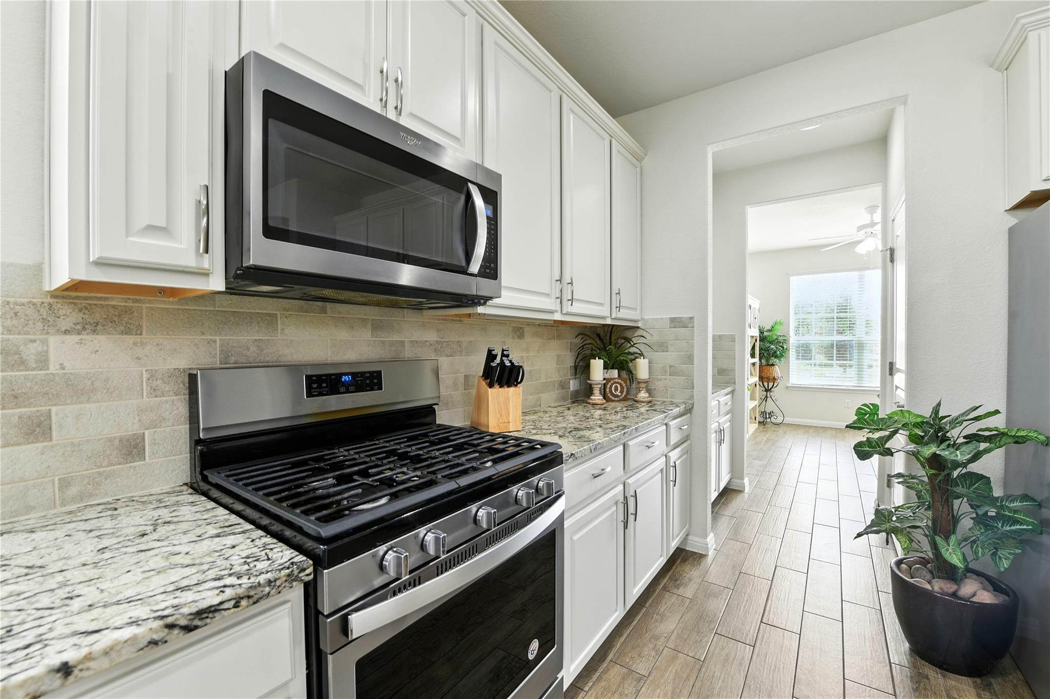 107 Calhoun Ln, Georgetown, TX 78633