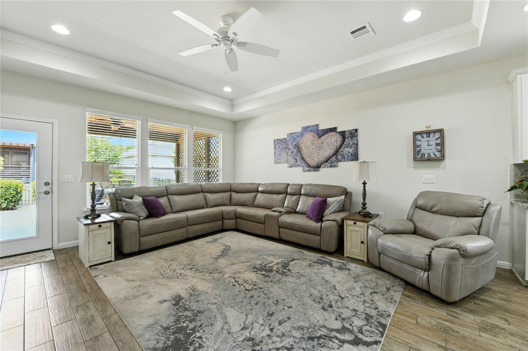 107 Calhoun Ln, Georgetown, TX 78633